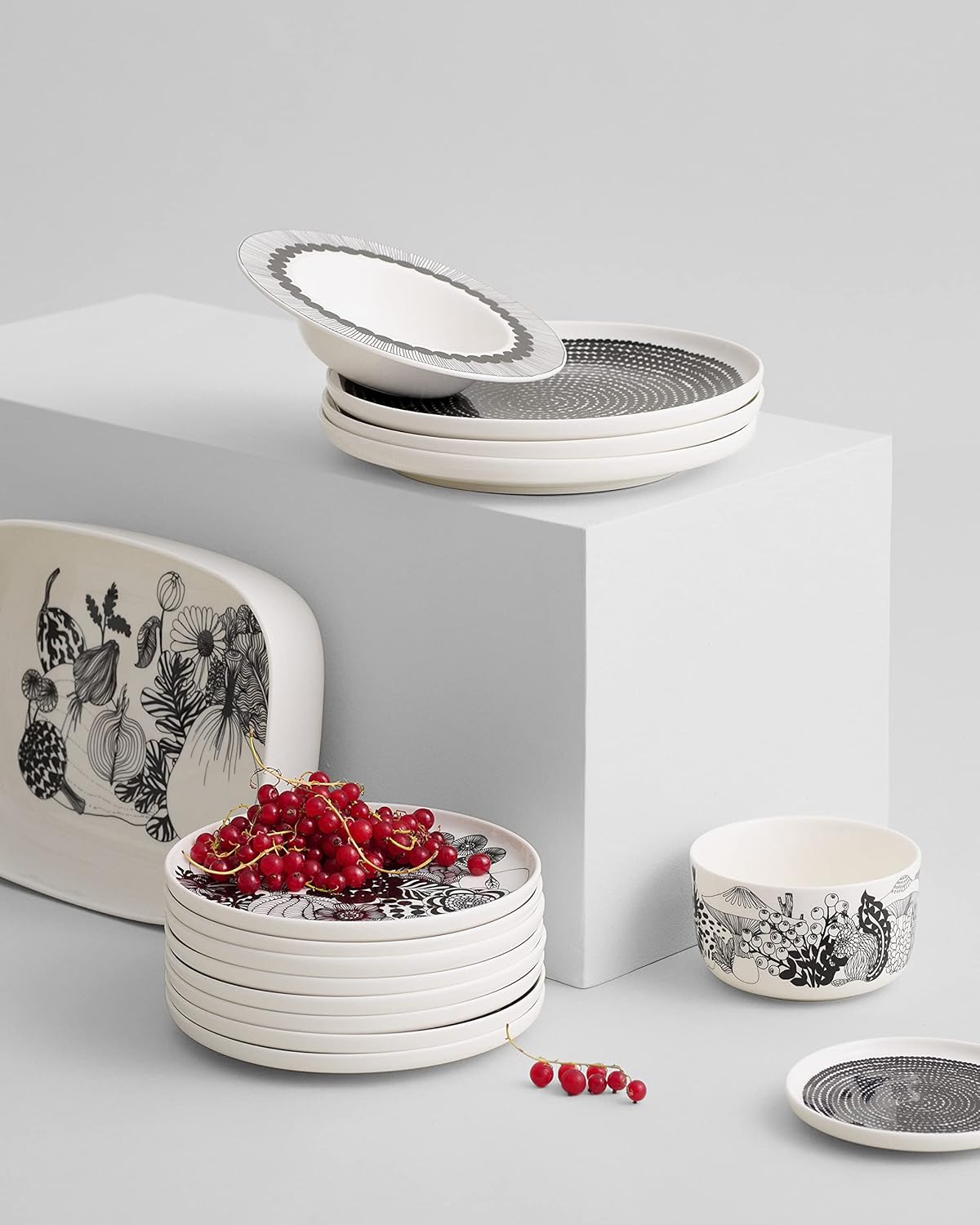 MARIMEKKO - Siirtolapuutarha Oiva Stoneware Salad Plate