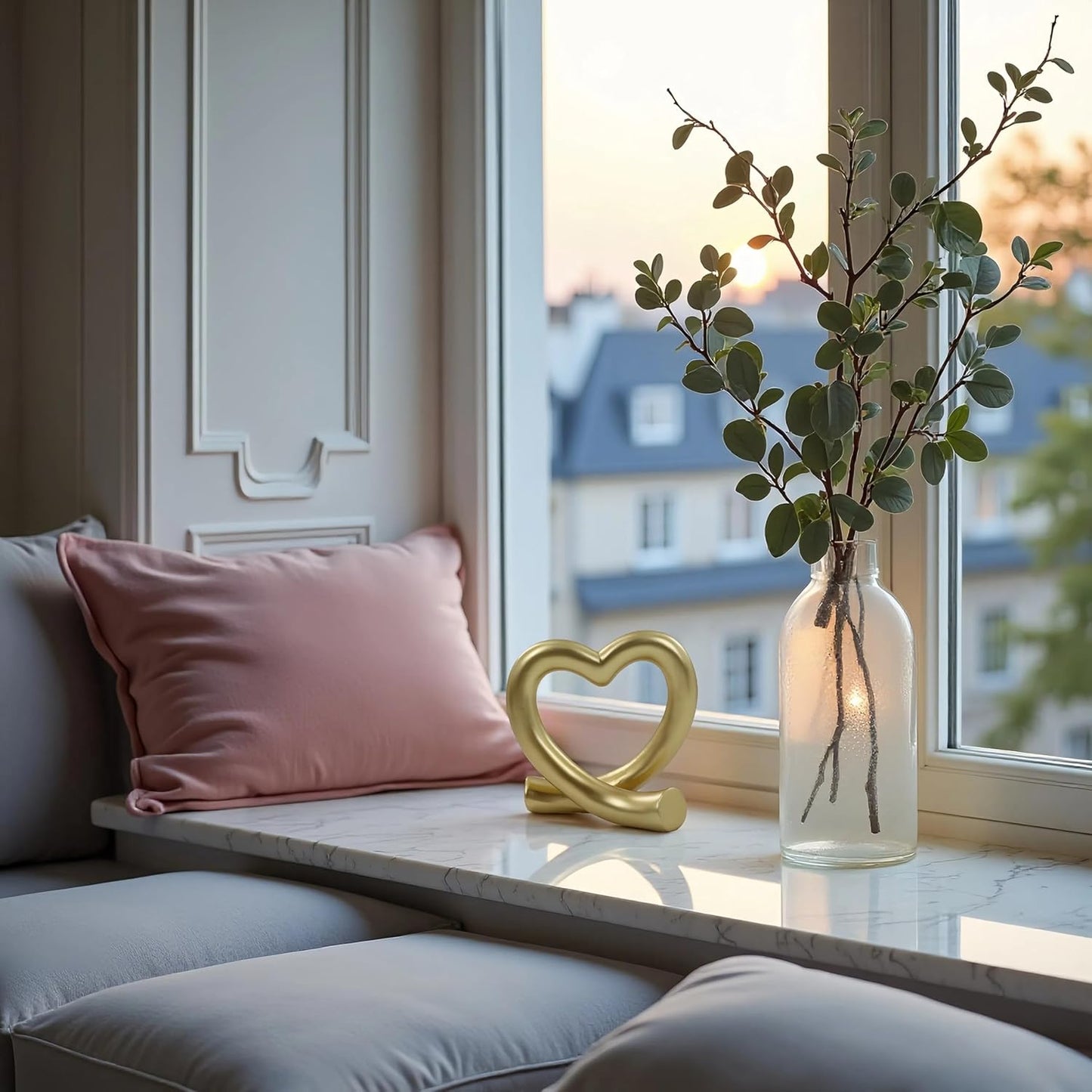 Gold Heart Love Sculpture – Luxury Romantic Gift for Anniversary, Wedding Table Decor, Golden Love Figurine for Elegant Interiors