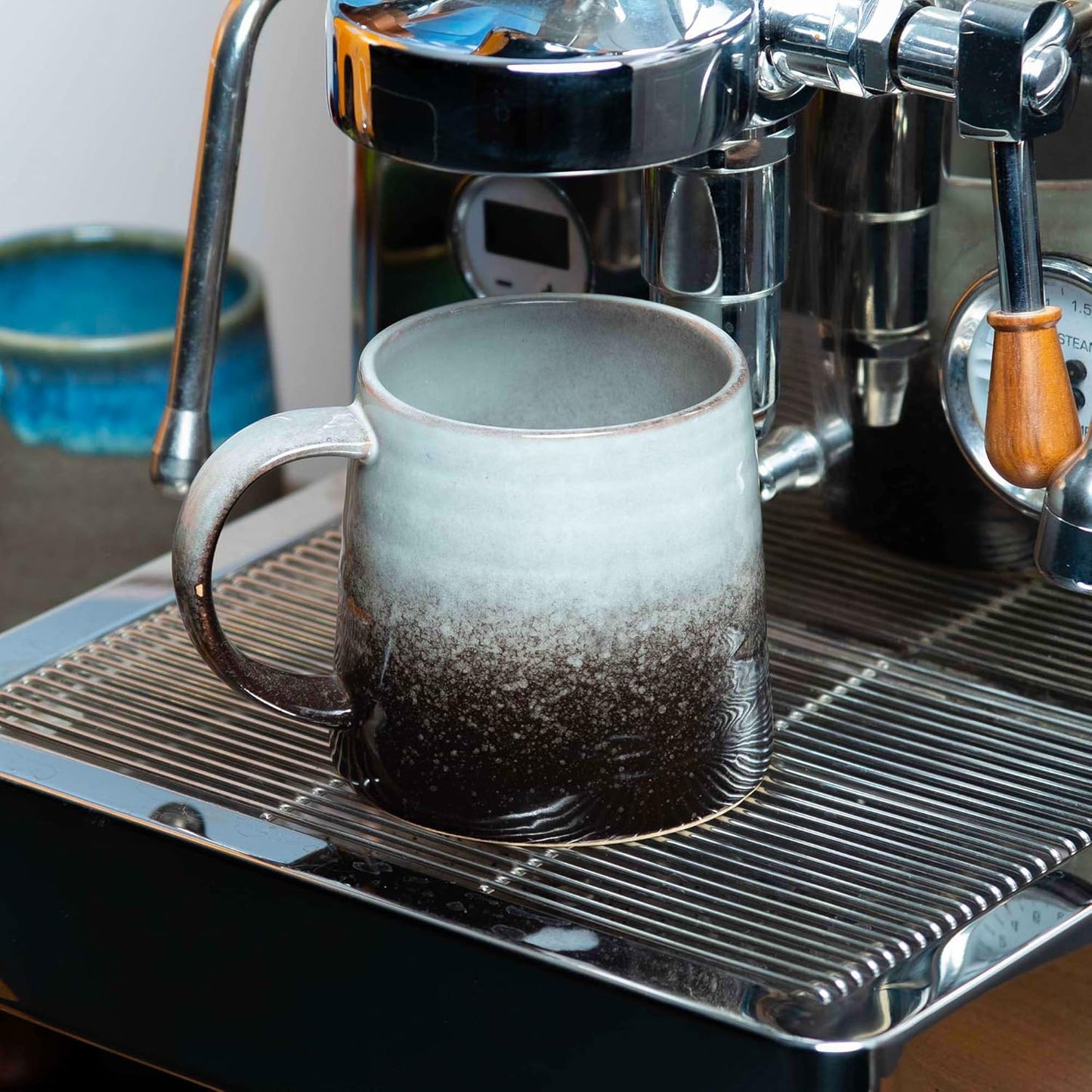 Large Ceramic Coffee Mugs, Handmade Pottery Mug, Tea Cups with Handle for Office and Home, 16 oz, Dishwasher and Microwave Safe (Grey Black)