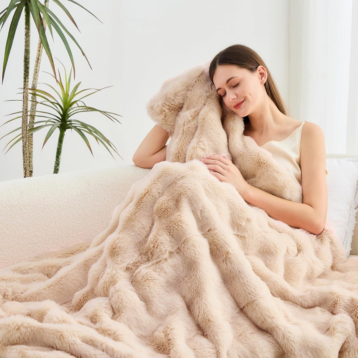 Luxury Faux Rabbit Fur Throw Blanket, Soft Bubble Fluffy Blanket Cozy Fuzzy Throw Blankets for Bed Sofa Couch, Decorative Thick Warm Plush Fuzzy Elegant Soft Mink Blanket (50" x 60", Brown)