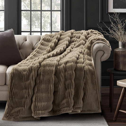 EVERGRACEHOME Ultra Soft Faux Fur Throw Blanket for Couch, Luxury Sculpted Texture Faux Rabbit Fur Blanket for Bed, Fluffy Thick Plush Warm Fuzzy Throw, 920GSM (Natural Tan, 50''x60'')