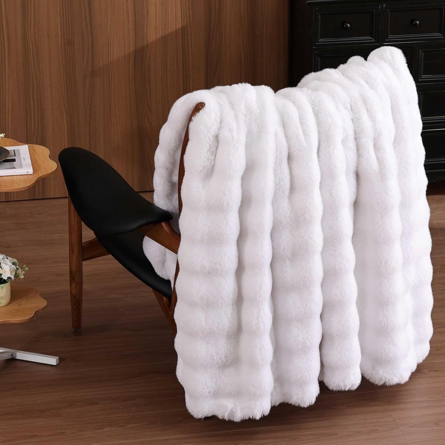 Faux Fur Throw Blanket White Fluffy Bubble Throw Blanket 50x60 for Sofa Couch Bedroom Fuzzy Soft Cozy Thick