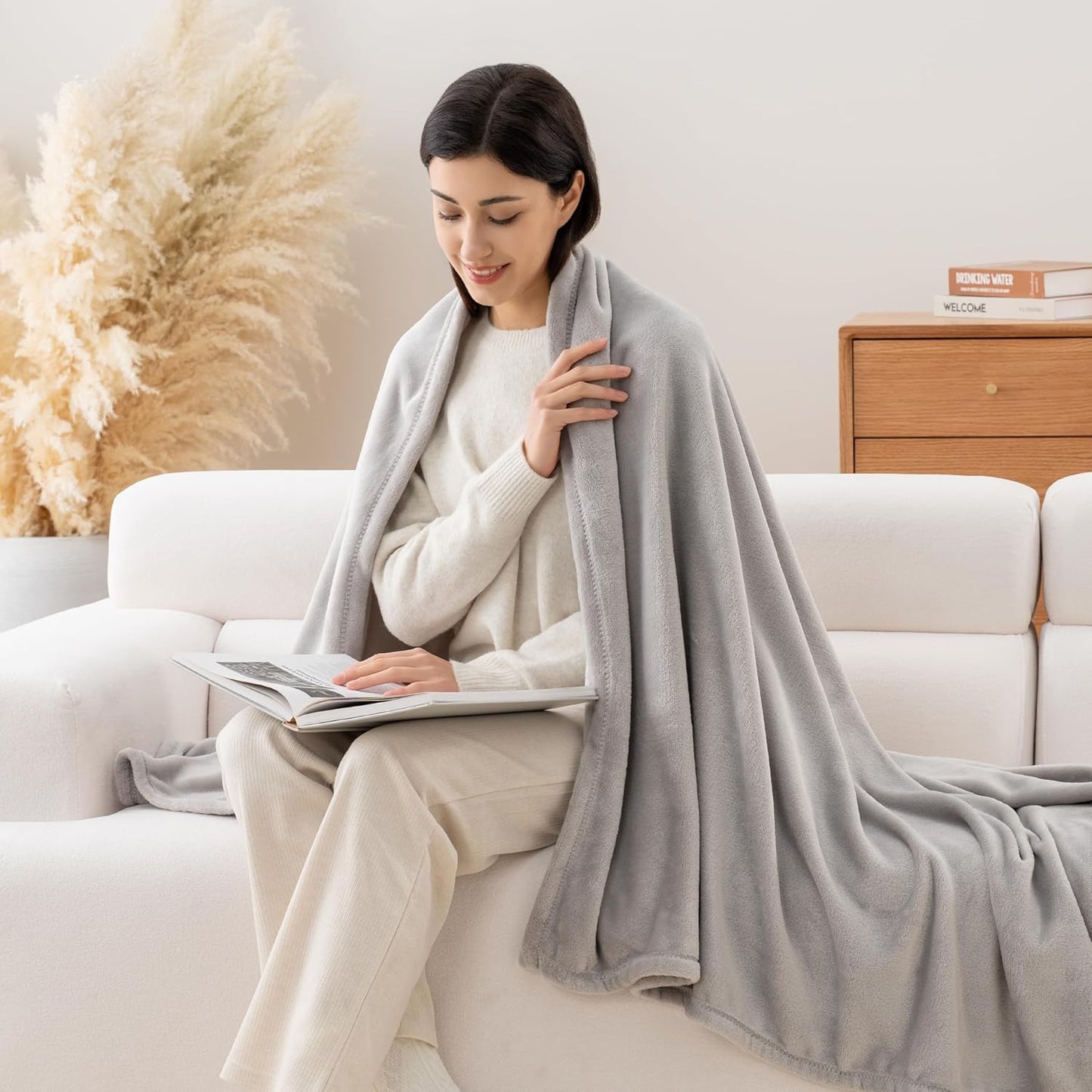 Luxury Fleece Warm Throw Blanket, Soft Lightweight Velvety Plush Throw for Couch and Bed, Cozy Comfy for All Seasons(Chateau Grey, 50×70 Inches)