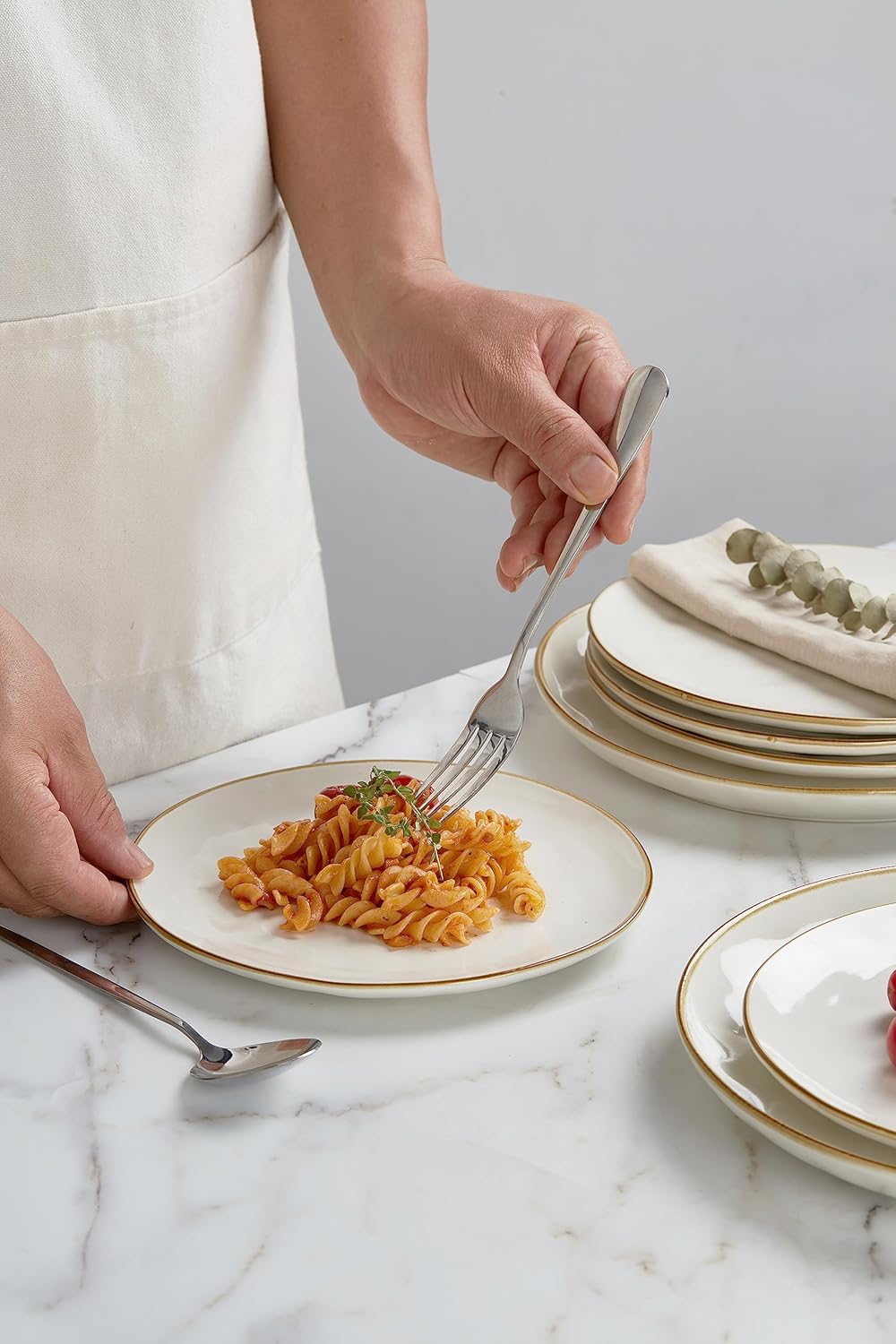 famiware Dinner Plates Set of 6, 10.25 inch Pasta Plate, Ocean Round Stoneware Dessert Plates Dish Set for Kitchen Microwave Dishwasher Safe, Scratch Resistant, Vanilla White