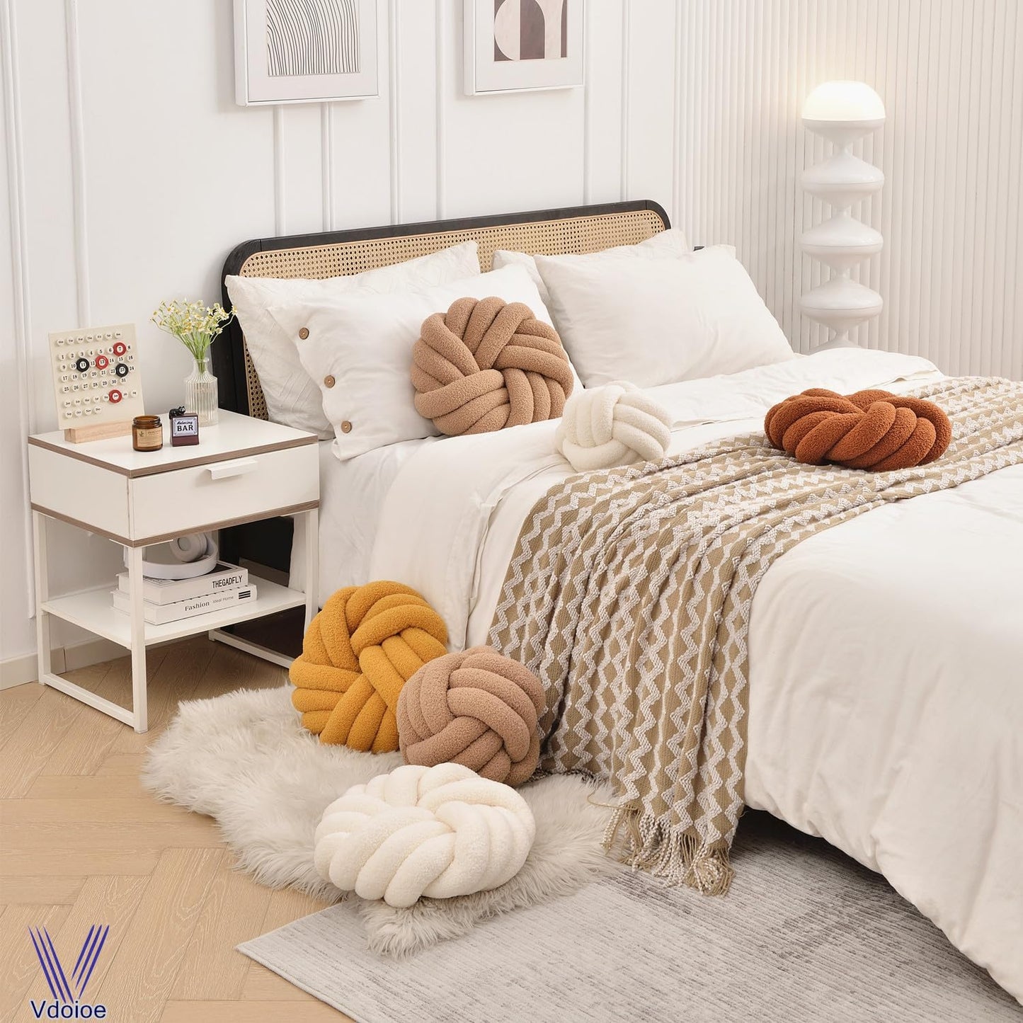 Cream White Knot Pillow 13.7'' Round Throw Pillow Soft Plush Knot Ball Pillow Handmade Knotted Pillow Modern Home Decorative Knotted Pillow Cushion for Bed Bedroom, Sofa, Couch