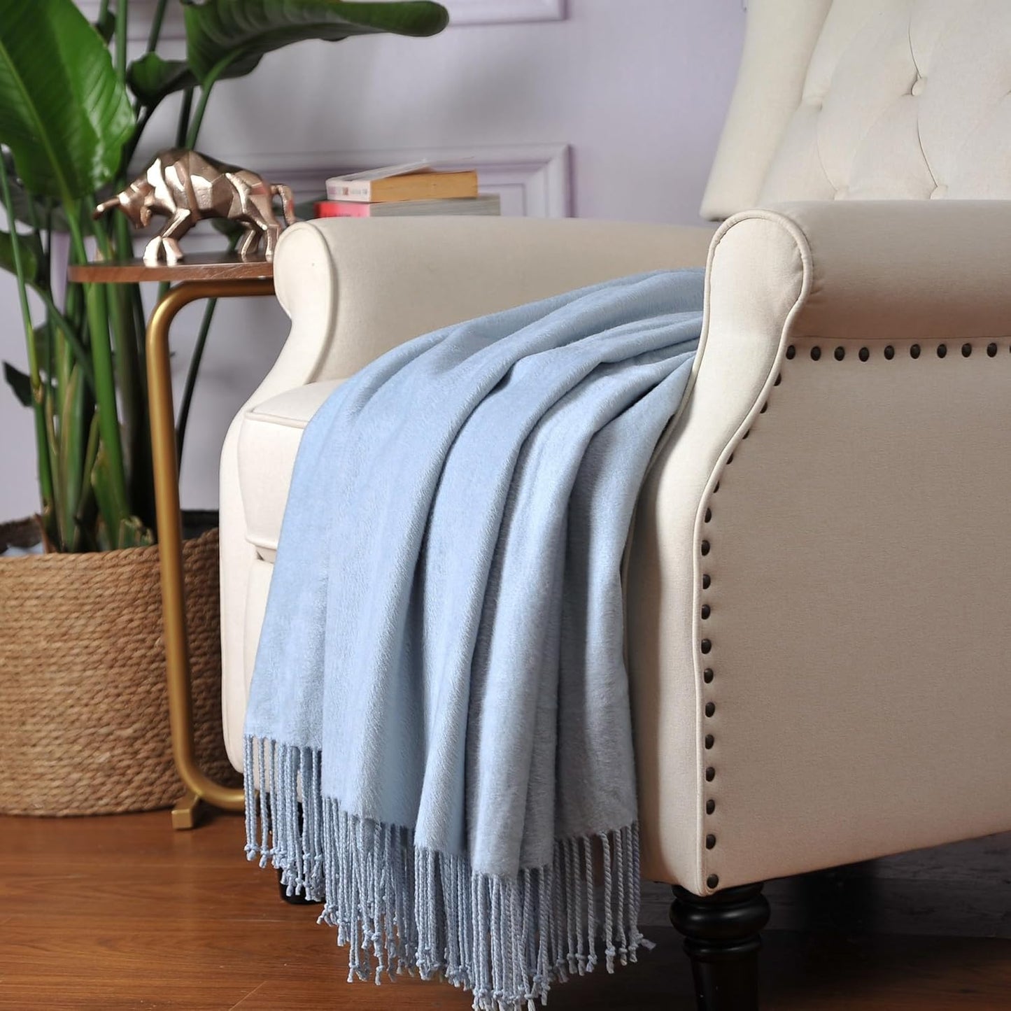 CUDDLE DREAMS Silk Throw Blanket with Hand-Knotted Fringe, Natural, Soft & Breathable (Blue)