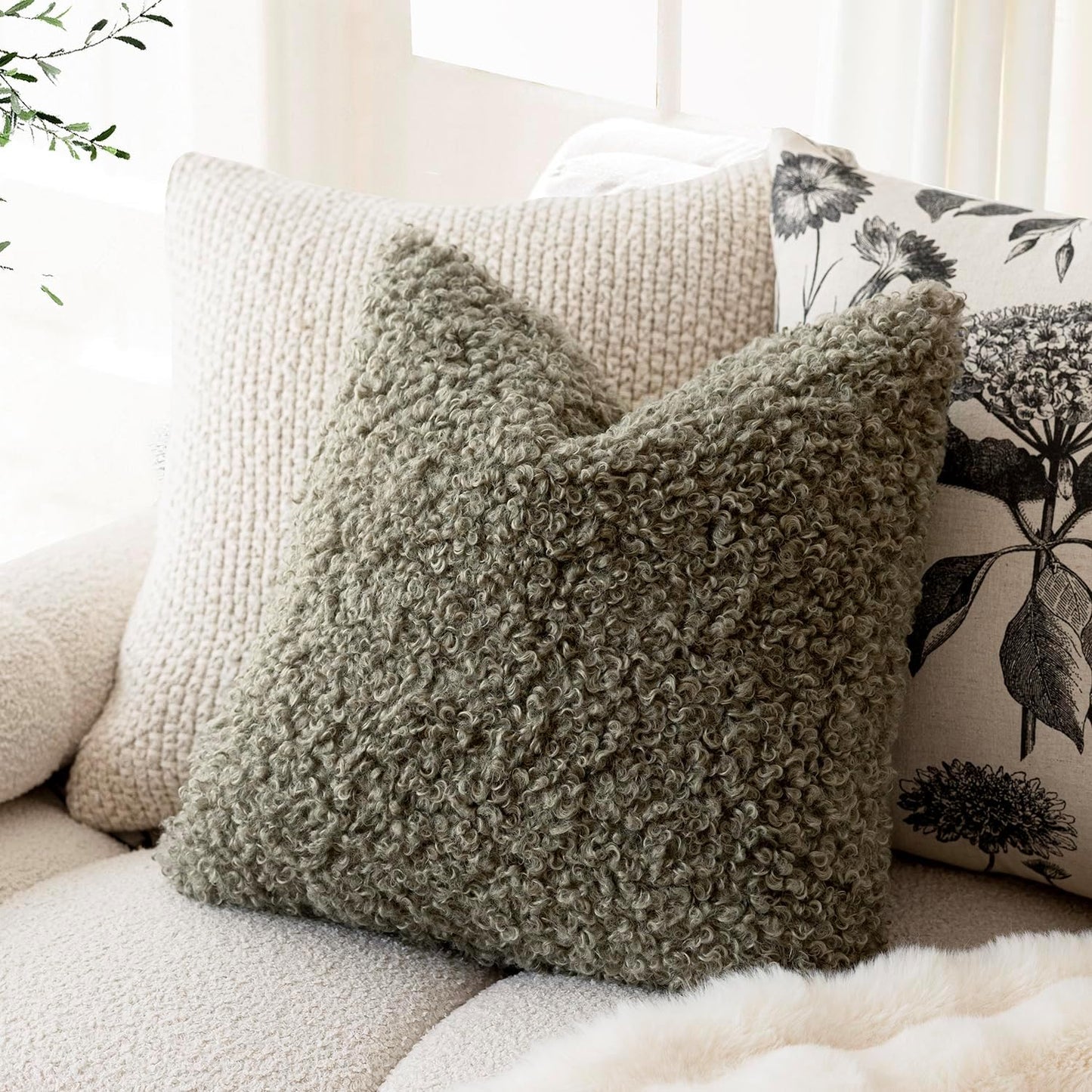 Foindtower 2 Pieces 16x16 Inch Sage Green, Faux Fur Throw Pillow Cover Accent Sherpa Pillow Fuzzy Soft Pillowcases Sheepskin Decorative Fleece Cushion Case for Bed Couch Living Room