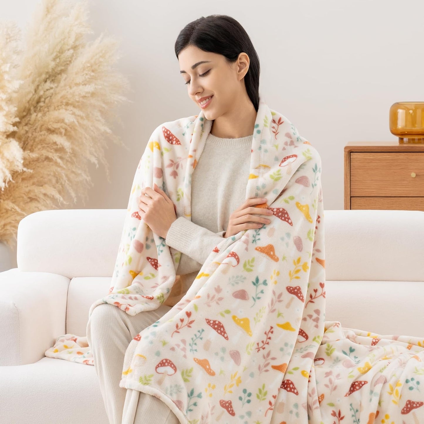 Luxury Printed Fleece Warm Throw Blanket, Soft Lightweight Velvety Plush Throw for Couch and Bed, Cozy Comfy for All Seasons(Cream Various Mushrooms, 50×70 Inches)