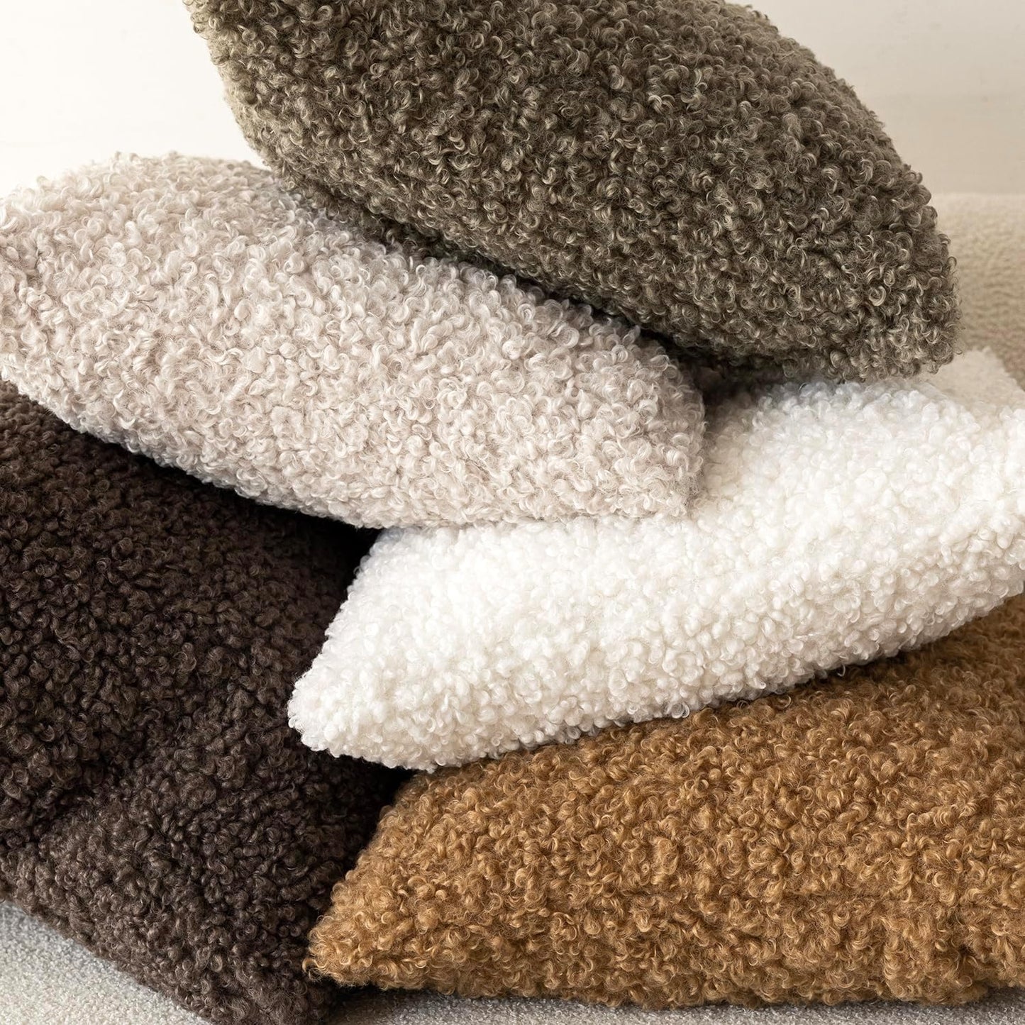 Foindtower 2 Pieces 22x22 Inch Bronze, Faux Fur Throw Pillow Cover Accent Sherpa Pillow Fuzzy Soft Pillowcases Sheepskin Decorative Fleece Cushion Case for Bed Couch Living Room