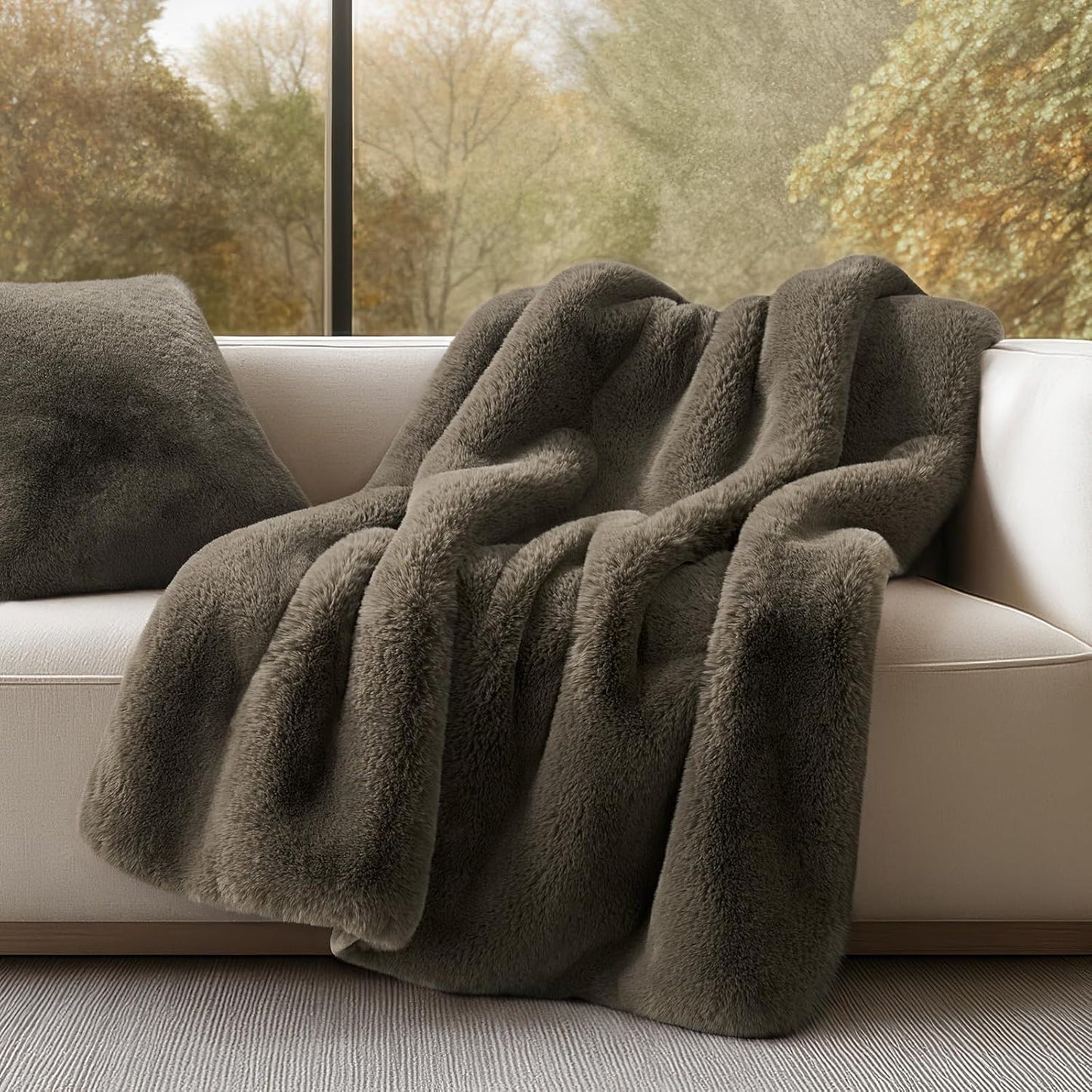 EVERGRACEHOME Luxury Soft Faux Chinchilla Fur Throw Blanket for Couch, Warm Thick Heavy Winter Throw Blanket 1220GSM for Bed, Fluffy Cozy Mink Blanket with Reversible Velvet, Smoky Sable, 50"x60"