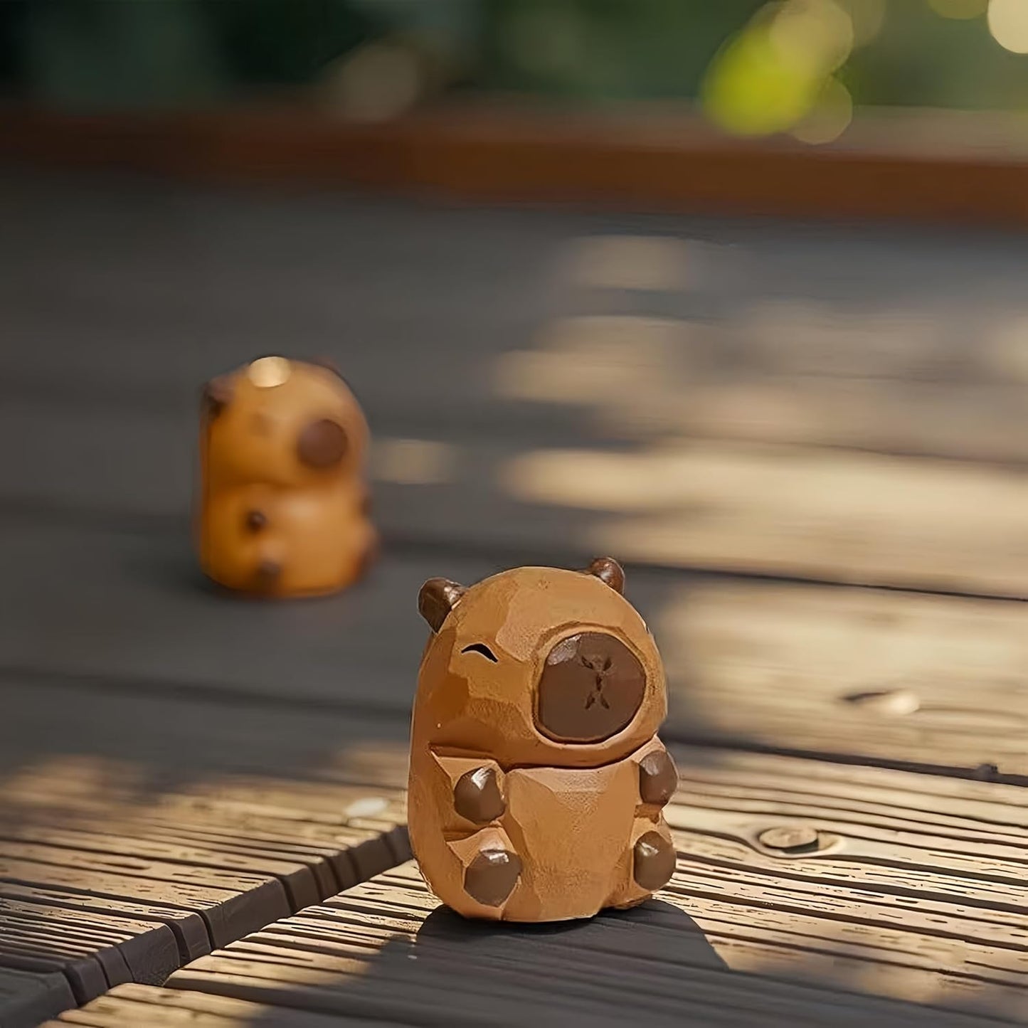 Mini Carved Wooden Capybara Figurines, 2PCS Handmade Capybara Figurine with Base Sculpture Set, 1.2" Cute Capybara Statue Home Decor Art Carving Work, Desktop Ornaments, Gifts for Boys and Girls