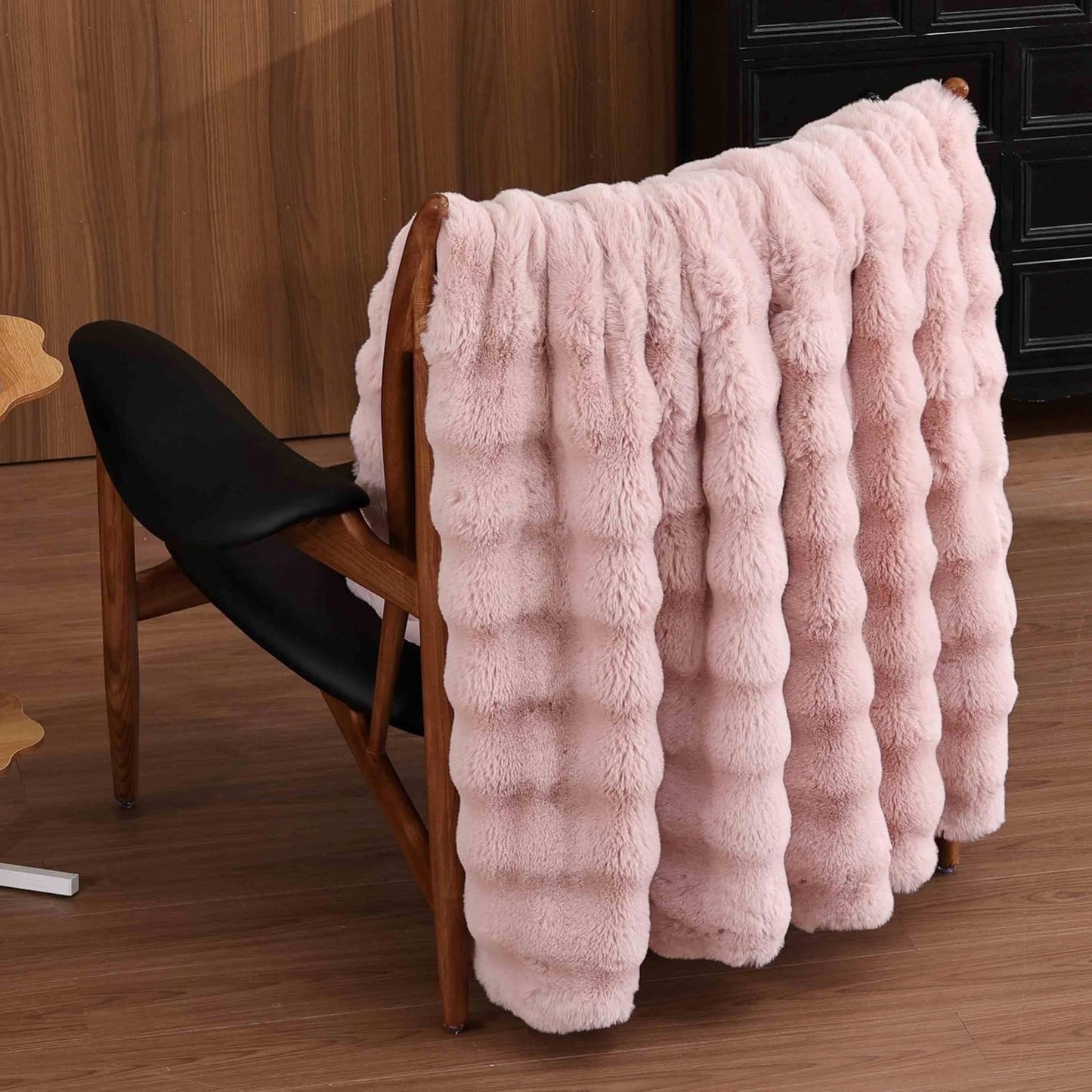 Faux Fur Throw Blanket Light Pink Fluffy Fuzzy Soft Bubble Throw Blanket 60x80 for Bedroom Sofa Couch Cozy Thick