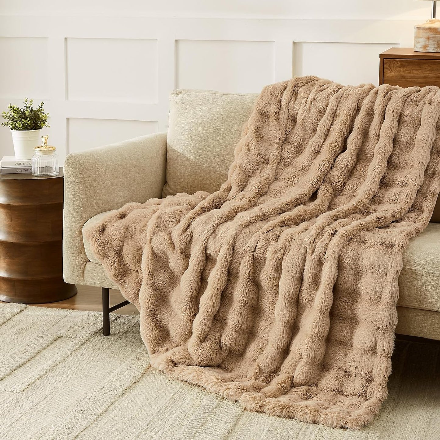 L'AGRATY Faux Rabbit Fur Blanket: 50" x 60" Luxury Soft Fluffy Thick Fur Throw Blanket for Couch Bed - Cozy Plush Bubble Blankets for Winter: Warm Flannel Fleece Decorative Blanket(Milk Tea Brown)