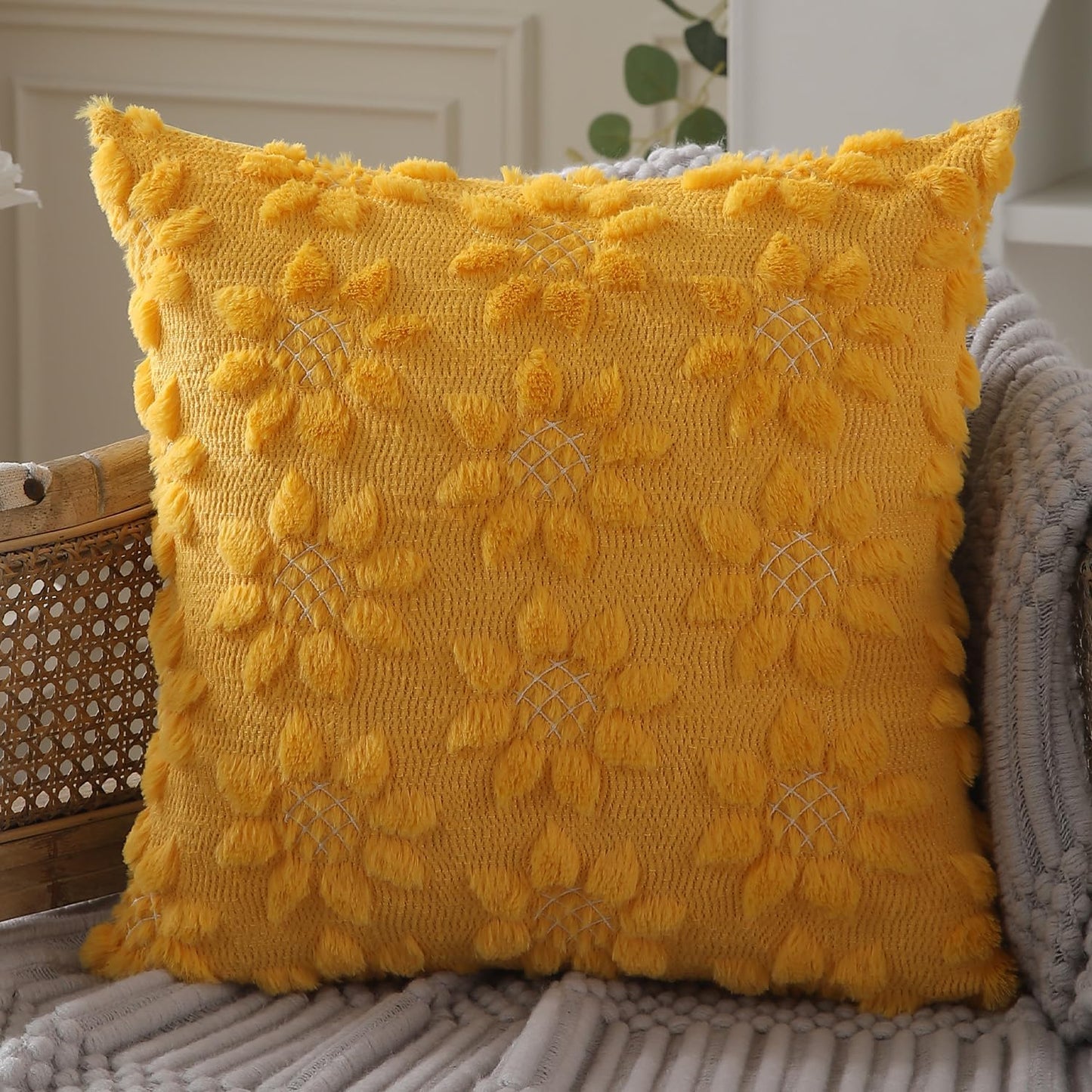DFXSZ Spring Summer Pillow Covers 18x18 inch Set of 2 Farmhouse Decor White Flower Heart Sunflower Yellow Soft Plush Faux Fur Jacquard Throw Pillows for Sofa Holiday Spring Home Decor PTK024D18