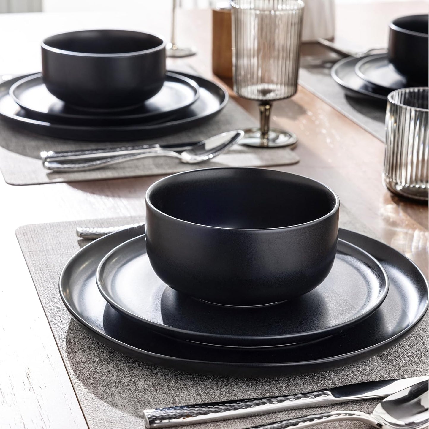 LERATIO Stoneware Dinnerware Sets for 6,Handcarft Ceramic Plates and Bowls Sets,Chip and Scratch Resistant Dishes, Dishwasher & Microwave Safe, Oven safe,Reactive Glaze-Black