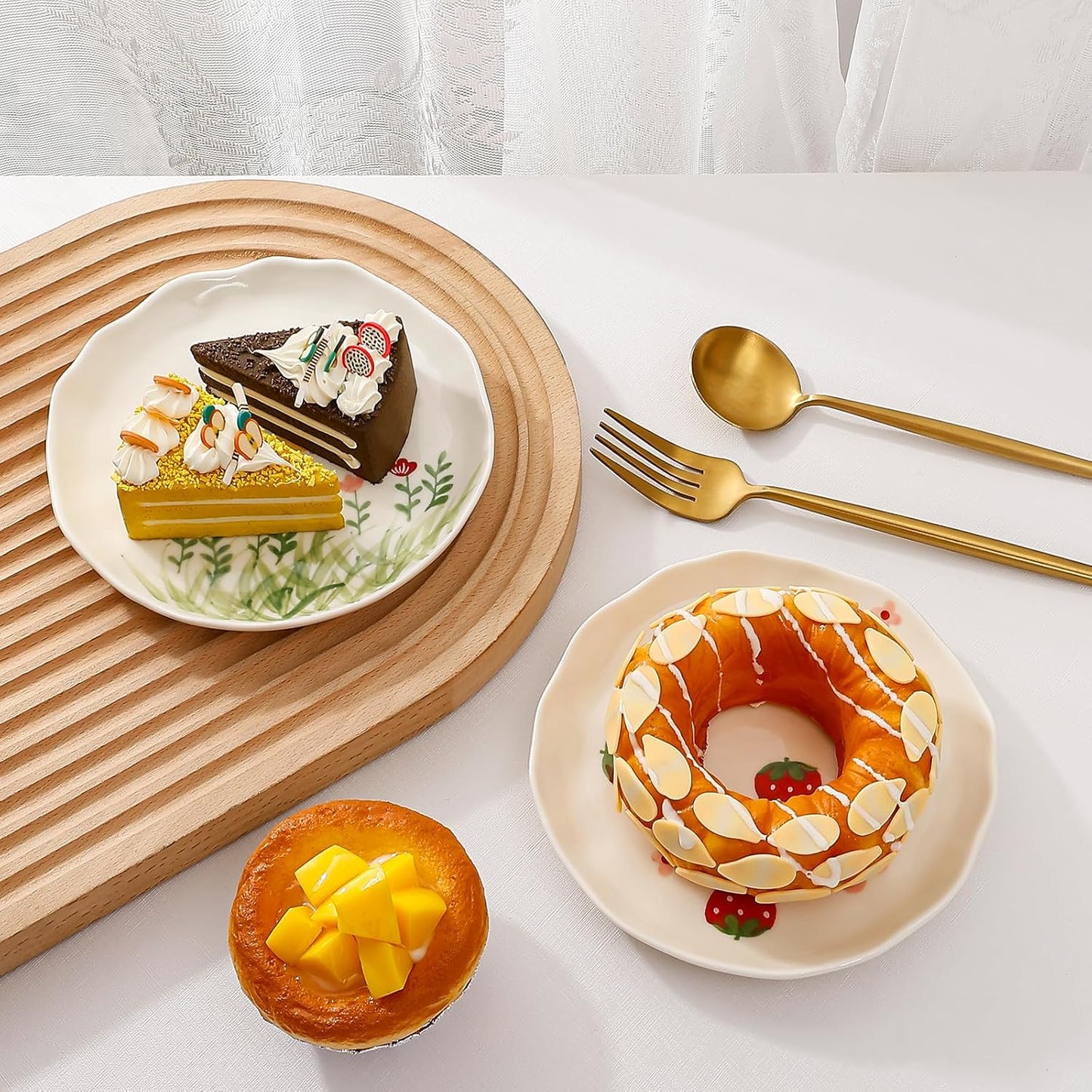 Koythin Ceramic Dessert Plates, Cute Fruits Dinner Plate, Printed Flowers Dinnerware for Office and Home, Kitchen Plates for Desserts (Hand Drawn Flower Fields)