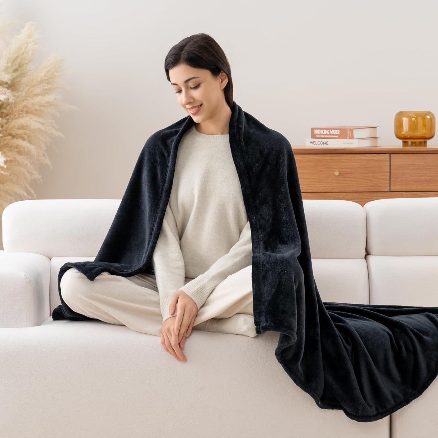 Luxury Fleece Warm Throw Blanket, Soft Lightweight Velvety Plush Throw for Couch and Bed, Cozy Comfy for All Seasons(Black, 50×70 Inches)