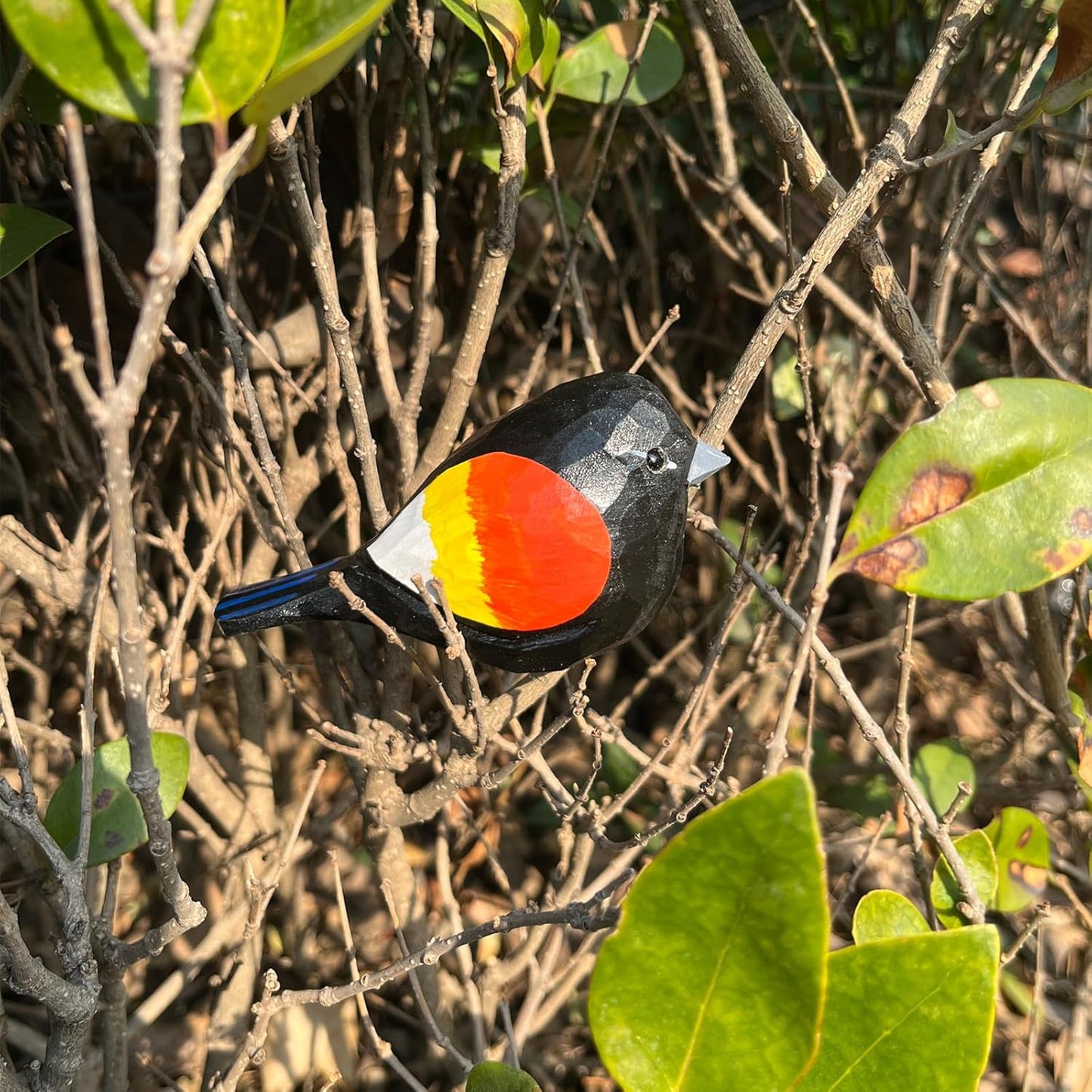 Hand Carved Bird Figurines, Hand-Painted Sculpted Wooden Birds, Wood Bird Sculptures for Home Decoration, Hand Crafted Life Like Bird Statues, Ideal Gifts for Bird Lovers (Red-Winged Blackbird)