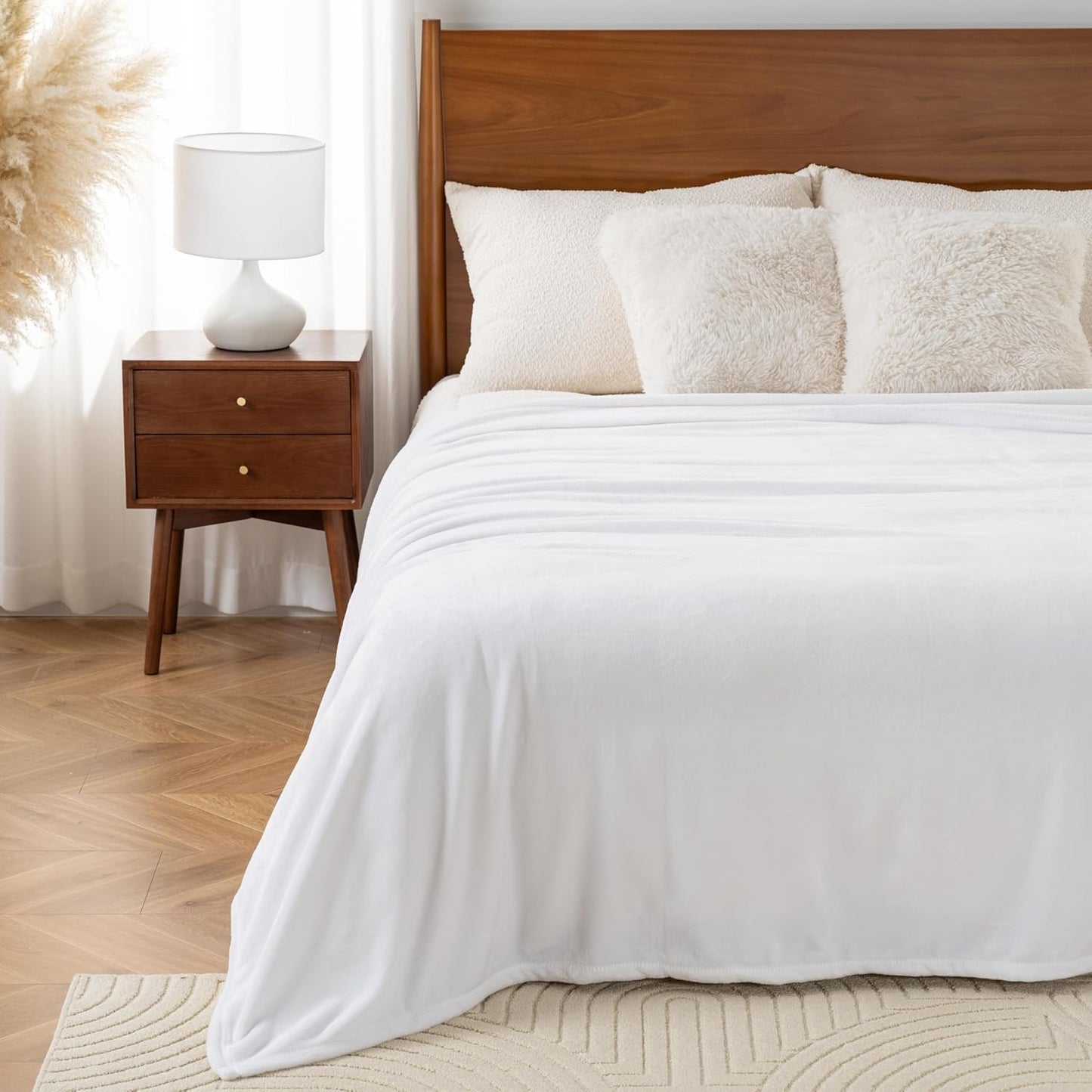 Luxury Fleece Warm Blanket, Soft Lightweight Velvety Plush Blanket for Sofa and Bed, Cozy Comfy for All Seasons(True White, 70×90 Inches)