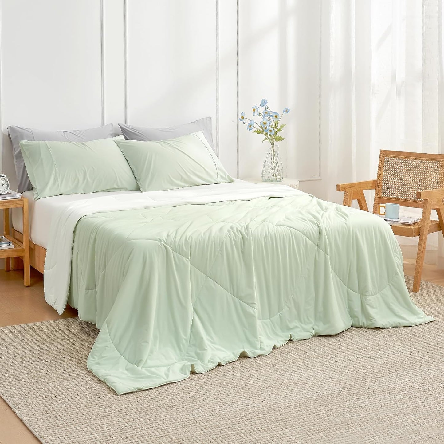 Cozy Bliss Cooling Comforter Twin Size, Cooling Blankets for Hot Sleepers and Night Sweats, Light Mint Green Cream Summer Comforter for Twin Size Bed, Breathable Soft Lightweight Silk Smooth