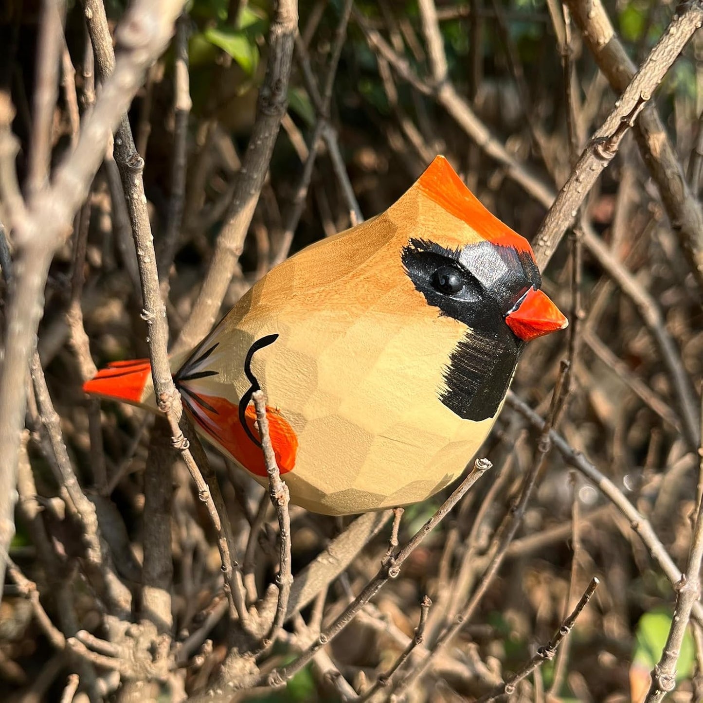 Hand Carved Bird Figurines, Hand-Painted Sculpted Wooden Birds, Wood Bird Sculptures for Home Decoration, Hand Crafted Life Like Bird Statues, Ideal Gifts for Bird Lovers (Female Cardinal)