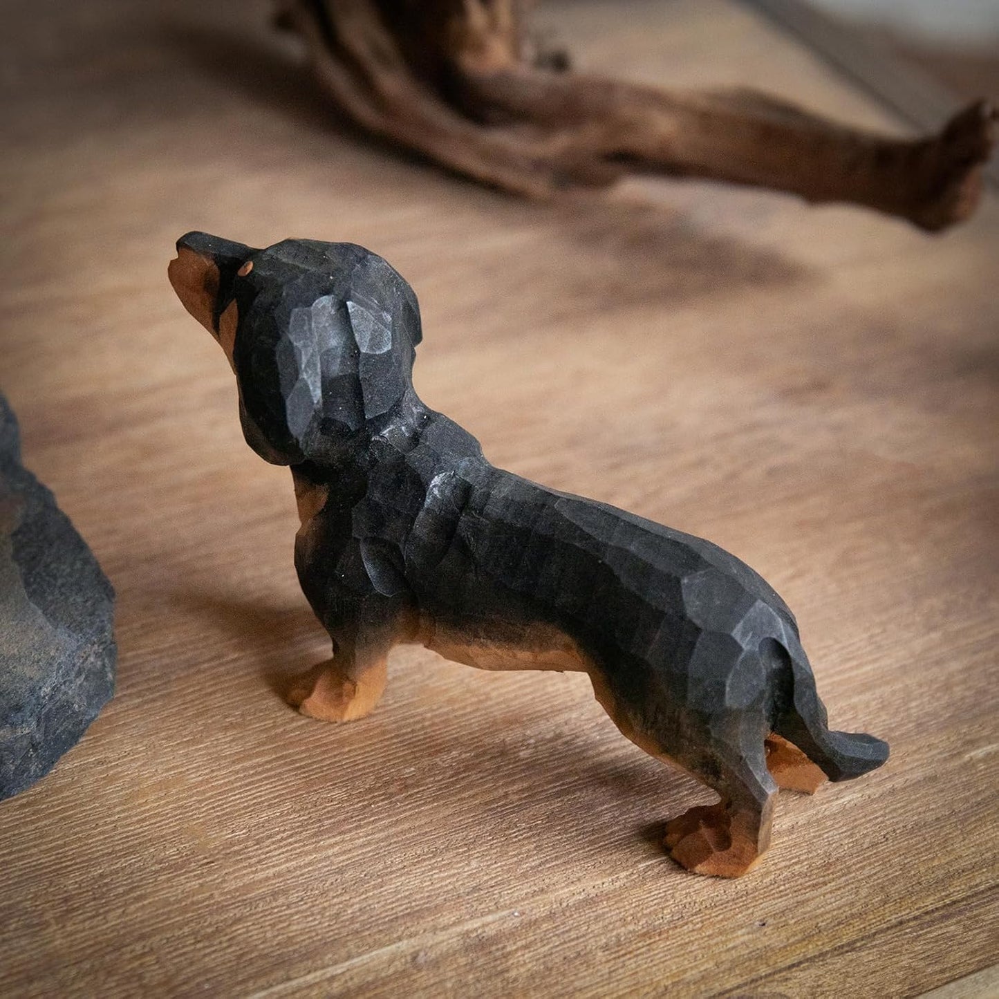 Mini Wooden Dachshund Figurine, 1.6" Hand-Carved Dog Statue, Cute Wiener Dog Collectible Gift with White Box, Rustic Animal Decor for Shelf, Desk or Nursery (Black)