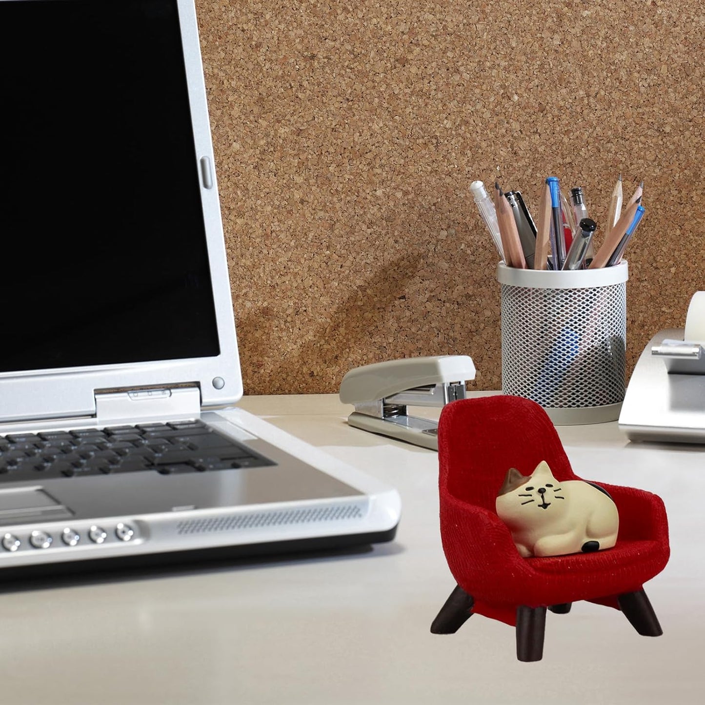 Miniature Cat Figurines with Small Sofa - Resin Mini Cat Figures, Kitten Miniature Desk Accessories - Perfect Cute Cat Gift for Cat Lovers (Red Sofa)