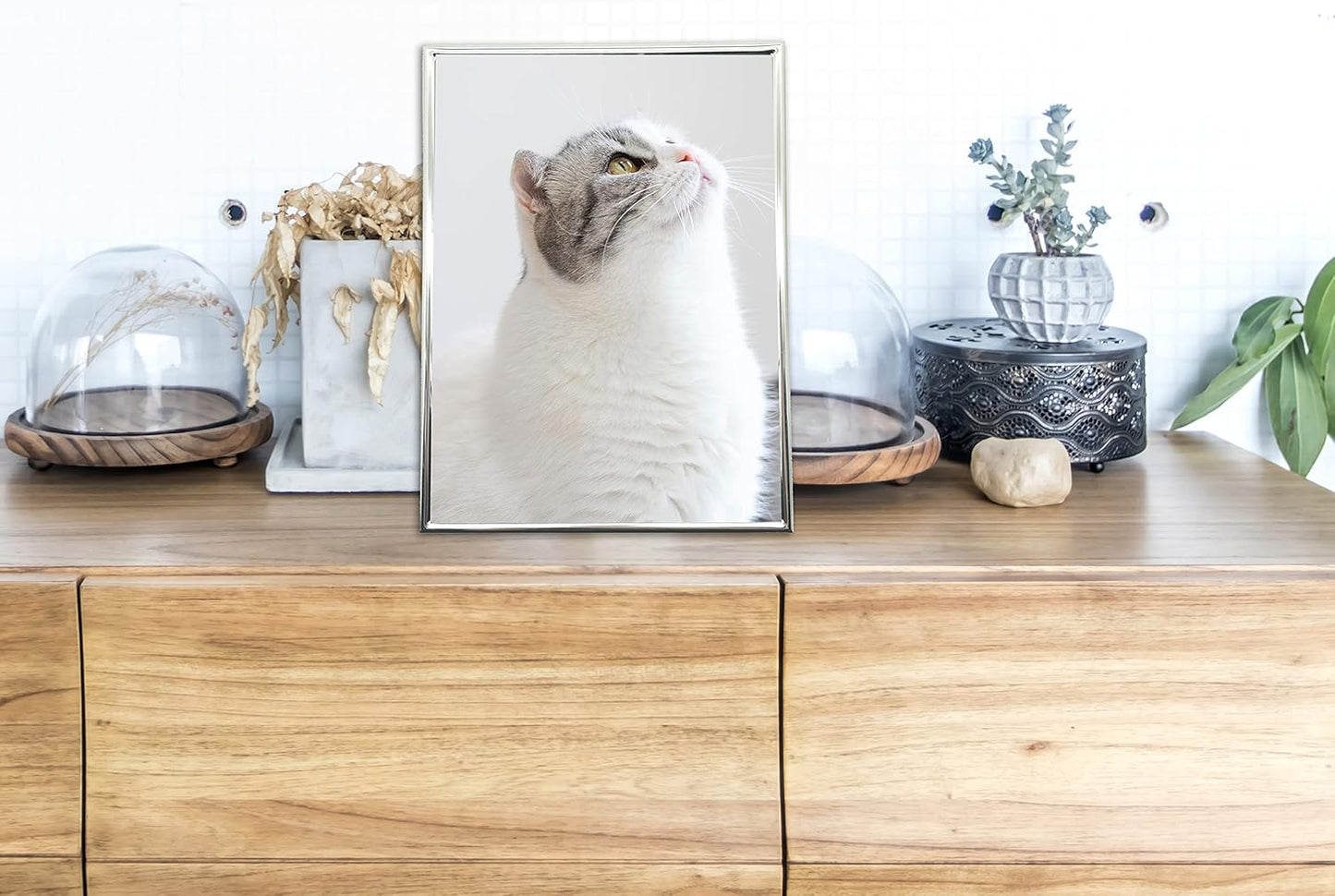 DECANIT 8x10 Picture Frame Metal, Thin Profile Photo Frame 8 by 10 Inch, Display for Wall or Tabletop,Silver