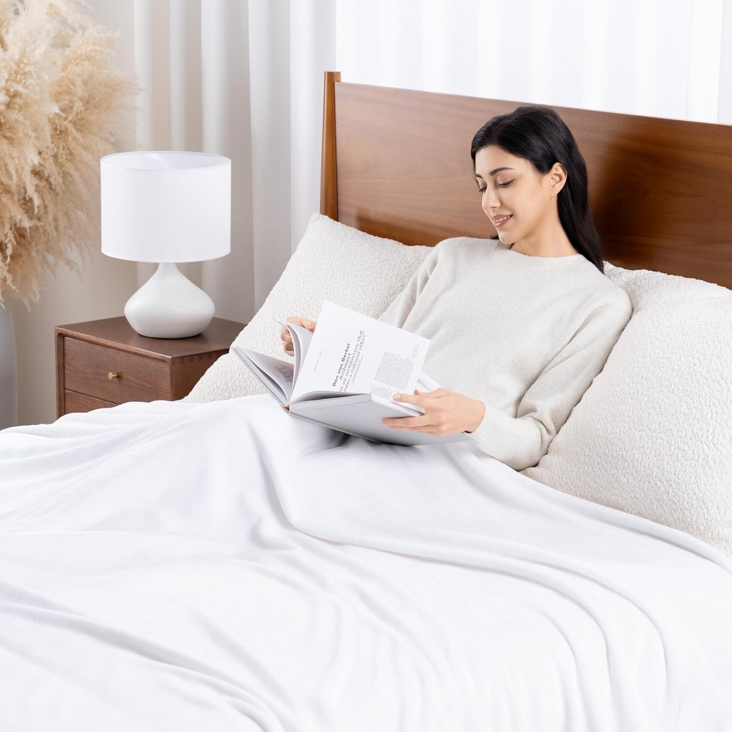 Luxury Fleece Warm Blanket, Soft Lightweight Velvety Plush Blanket for Sofa and Bed, Cozy Comfy for All Seasons(True White, 70×90 Inches)