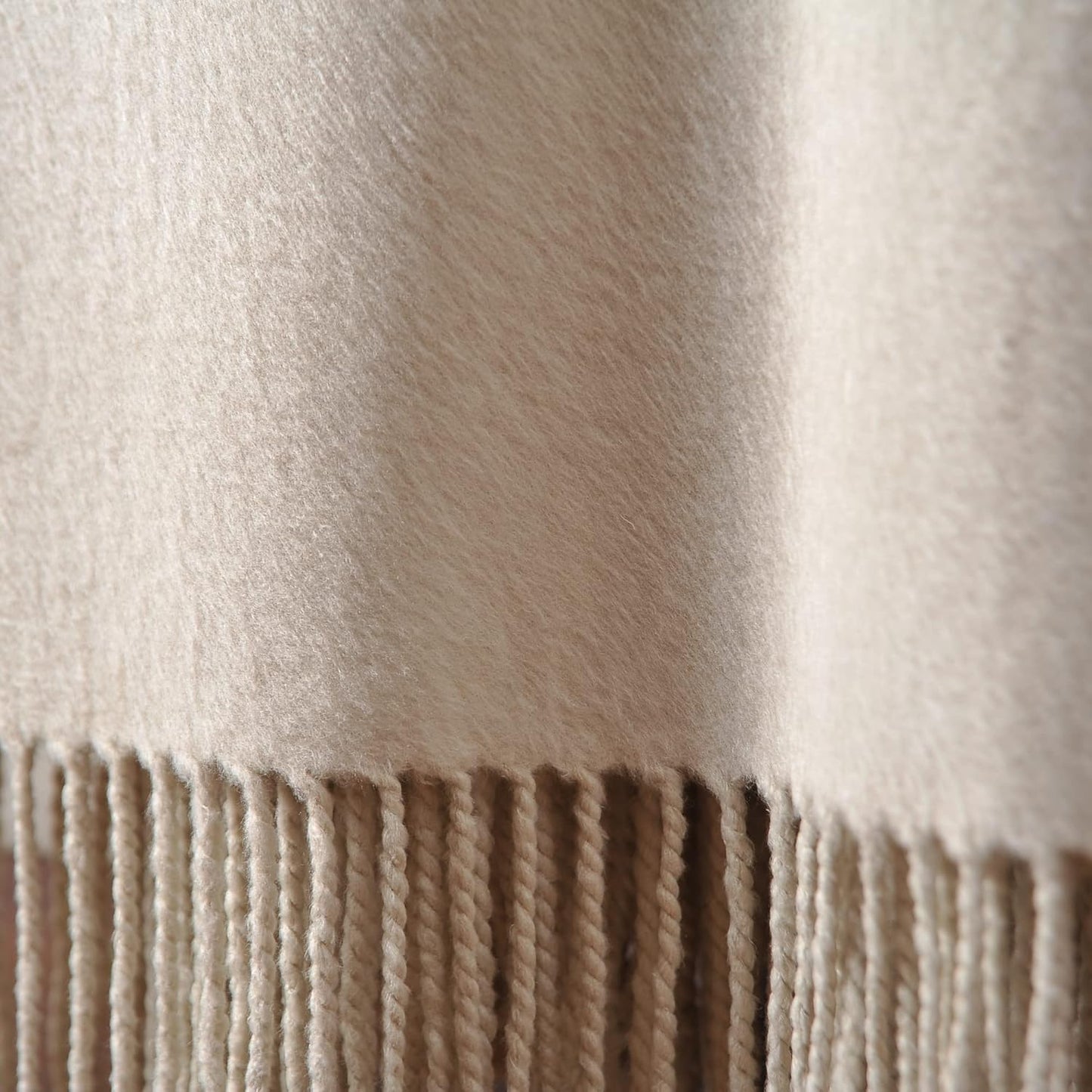 CUDDLE DREAMS Silk Throw Blanket with Hand-Knotted Fringe, Natural, Soft & Breathable (Ivory)