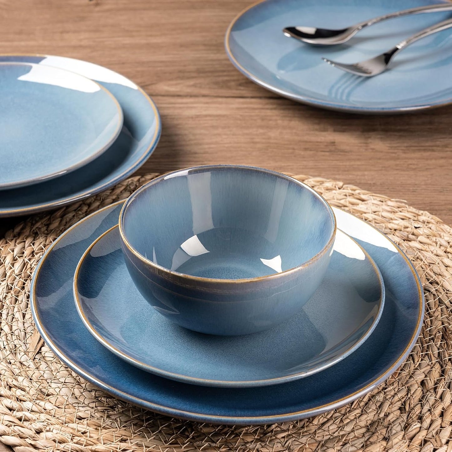 GBHOME Ceramic Dinnerware Sets for 6, 18 Pieces Stoneware Plates and Bowls Sets, Reactive Glaze Dishes -Scratch Resistant, Dishwasher&Microwave Safe-Alaskan Blue