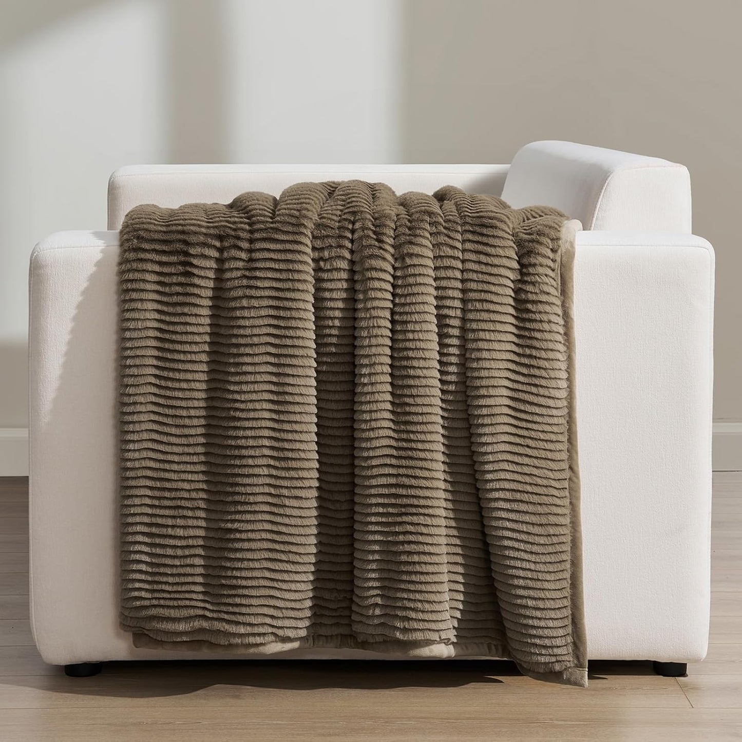 EVERGRACEHOME Ultra Soft Faux Fur Throw Blanket for Couch, Luxury Sculpted Texture Faux Rabbit Fur Blanket for Bed, Fluffy Thick Plush Warm Fuzzy Throw, 920GSM (Natural Tan, 60''x80'')