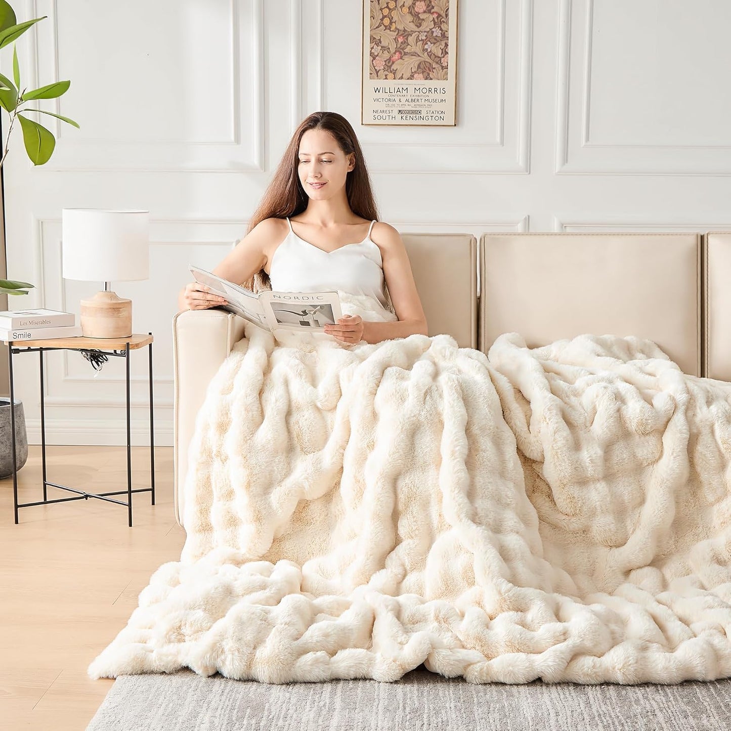 Luxury 1000GSM Faux Rabbit Fur Throw Blanket, Super Heavy Warm Cozy Blankets for Couch Bed Sofa, Bubble Plush Fuzzy Elegant Soft Reversible Mink Blanket for Living Room Bedroom, Cream White