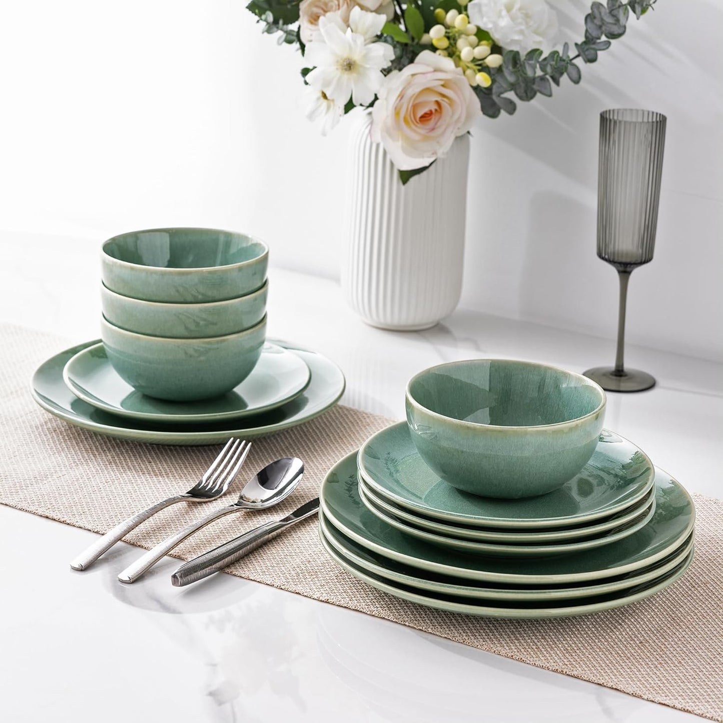 GBHOME Ceramic Dinnerware Sets for 6, 18 Pieces Stoneware Plates and Bowls Sets, Reactive Glaze Dishes -Scratch Resistant, Dishwasher&Microwave Safe-Malachite Green