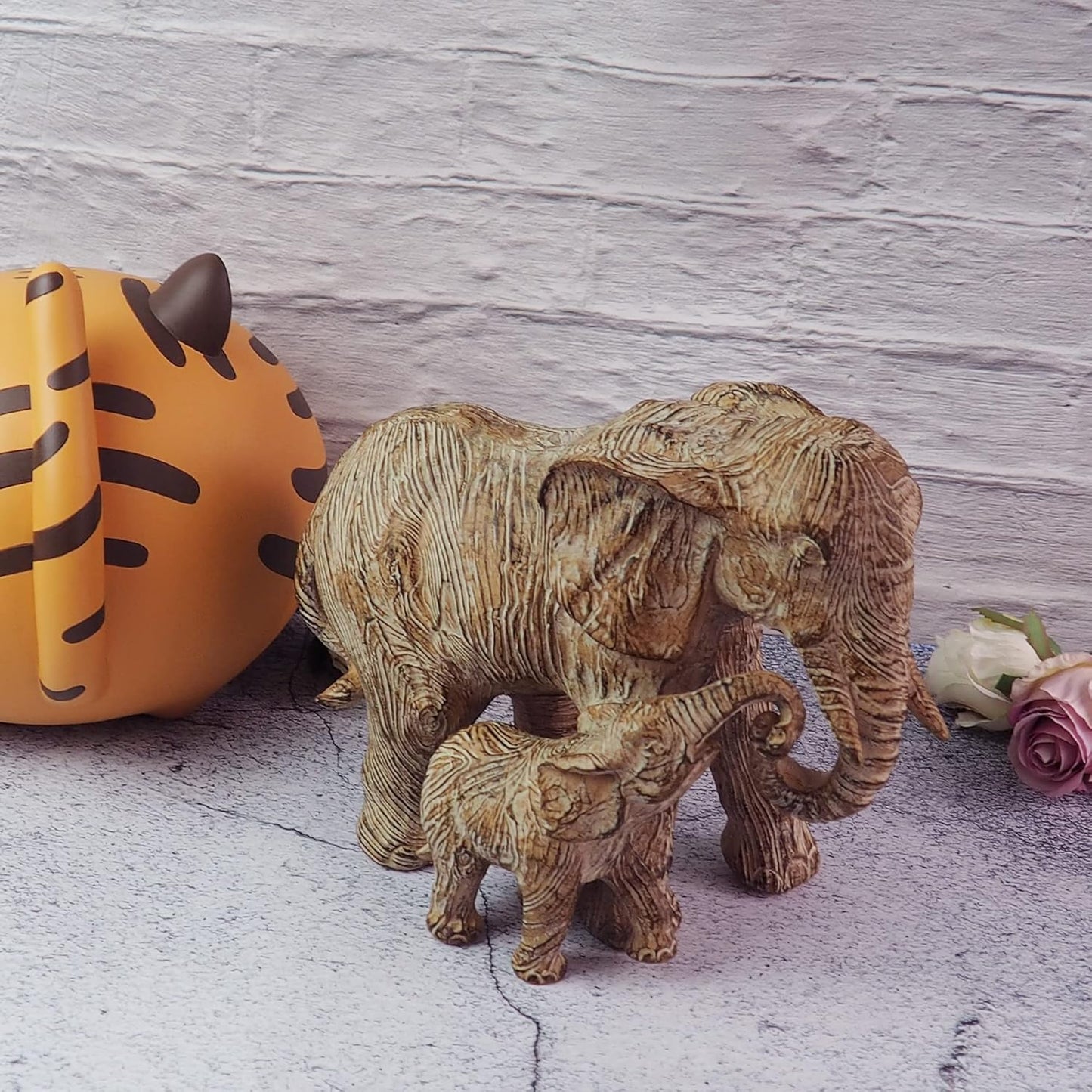 Hymmah 11 * 9inch Elephant Home Decor Statue Rustic Home Decorations for Living Room, Boho Sculpture Resin Animal Collectible Figurines for Indoor Decor