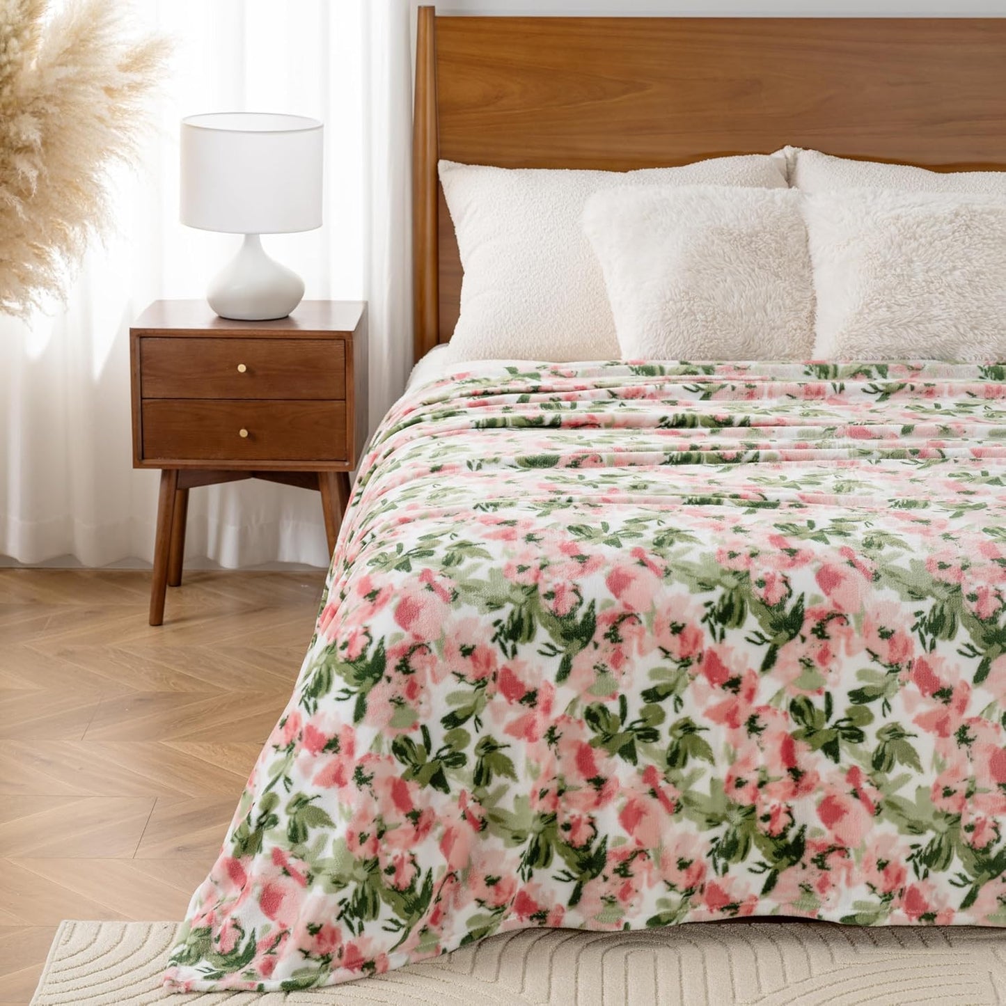 Luxury Printed Fleece Warm Blanket, Soft Lightweight Velvety Plush Throw for Couch and Bed, Cozy Comfy for All Seasons(Ivory Pink Flowers, 108×90 Inches)
