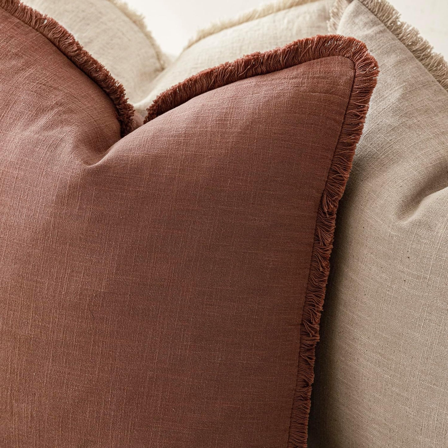 Foindtower Decorative Linen Fringe Throw Pillow Covers Cozy Boho Farmhouse Cushion Cover with Tassels Soft Accent Pillowcase for Chair Sofa Bed Living Room Home Decor, 18×18 Inch,1PC,Rust Red