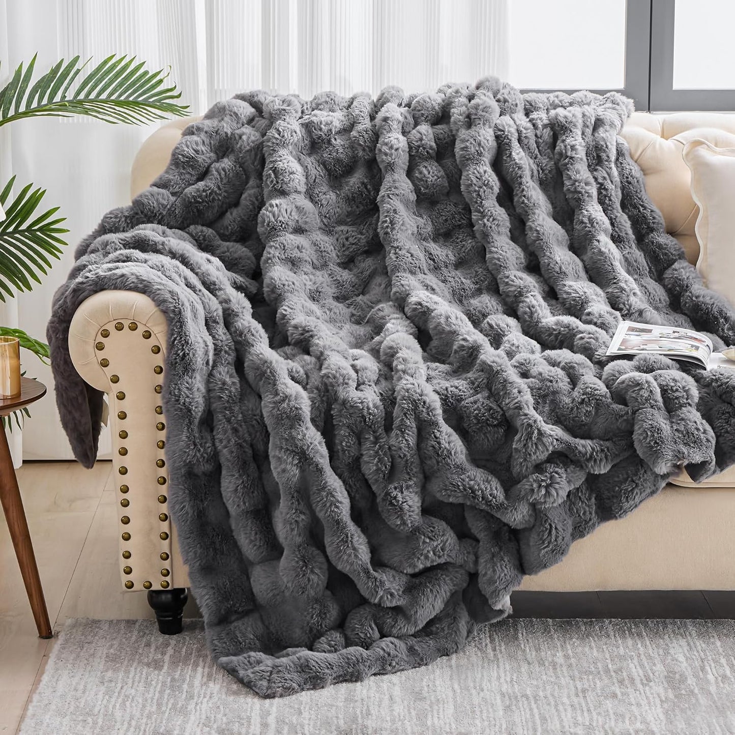Luxury 1000GSM Faux Rabbit Fur Throw Blanket, Super Heavy Warm Cozy Blankets for Couch Bed Sofa, Bubble Plush Fuzzy Elegant Soft Reversible Mink Blanket for Living Room Bedroom, Grey