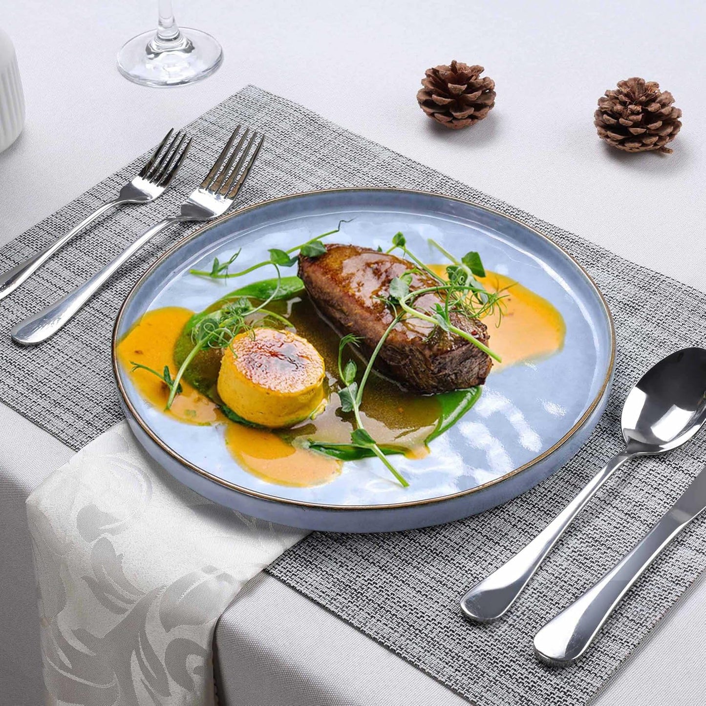 LIANYU Ceramic Dinner Plates Set for 4, 7.9In Porcelain Kitchen Salad Dessert Serving Dishes Set, Modern Round Stoneware Dinnerware Appetizer Plates, Scratch Resistant & Microwavable, Serenity Blue