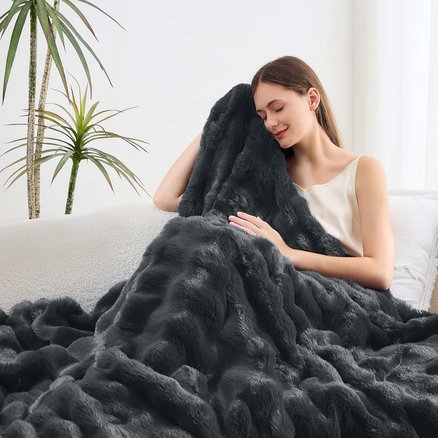 Luxury Faux Rabbit Fur Throw Blanket, Soft Bubble Fluffy Blanket Cozy Fuzzy Throw Blankets for Bed Sofa Couch, Decorative Thick Warm Plush Fuzzy Elegant Soft Mink Blanket (50" x 60", Grey)