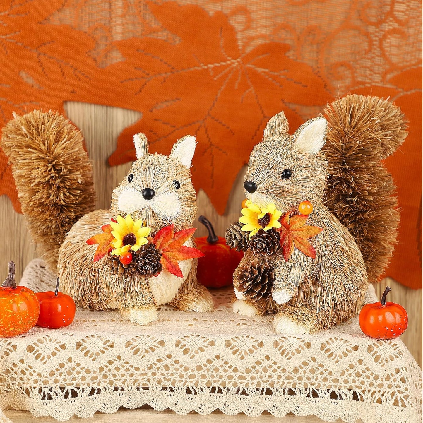 Lulu Home 2 Packs Squirrel Figurines, Handmade Straw-Woven Sitting Squirrel Tabletop Ornaments with Maple Leaves Pine Cones for Thanksgiving Day Fall Harvest Indoor Home Decor