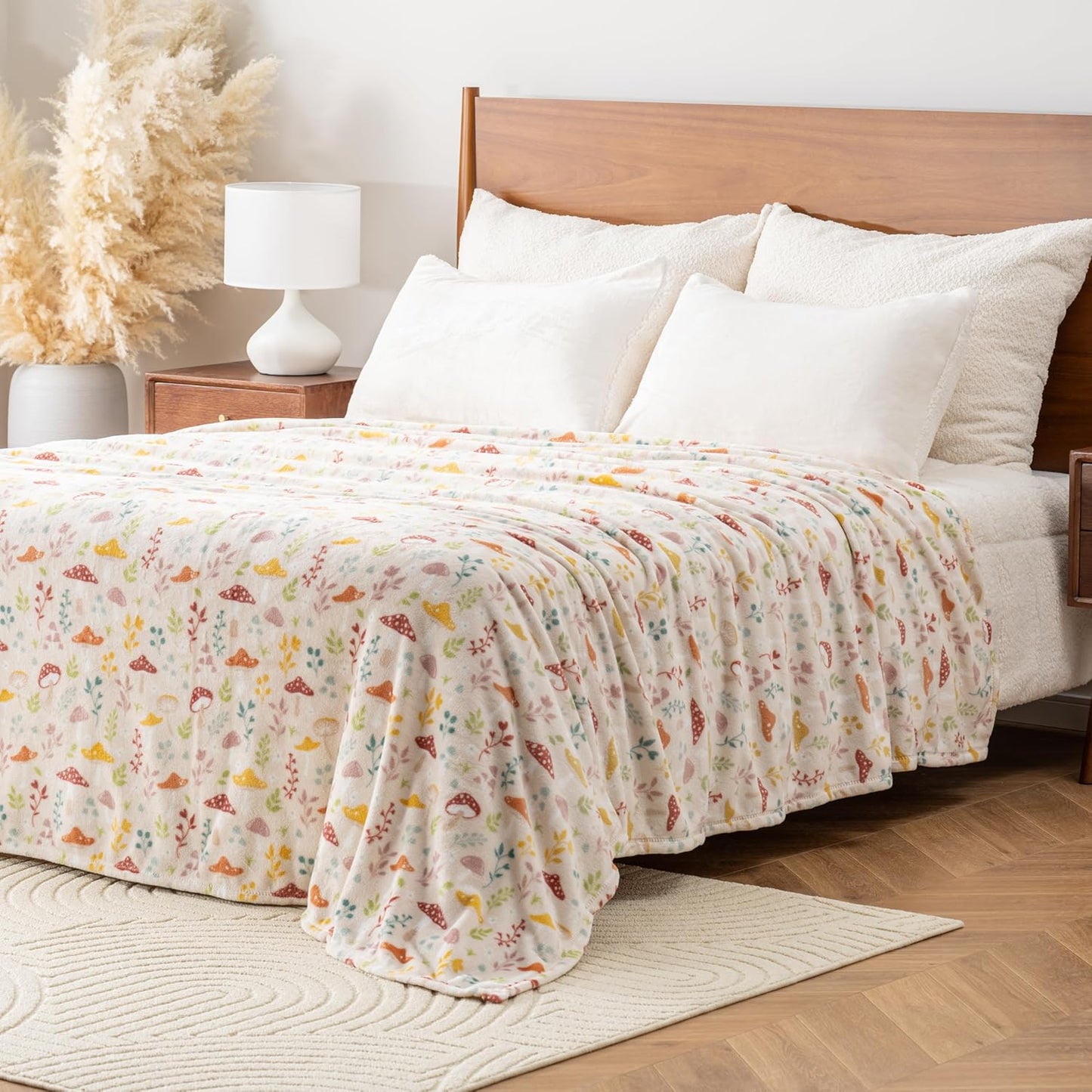 Luxury Printed Fleece Warm Blanket, Soft Lightweight Velvety Plush Throw for Couch and Bed, Cozy Comfy for All Seasons(Cream Various Mushrooms, 70×90 Inches)