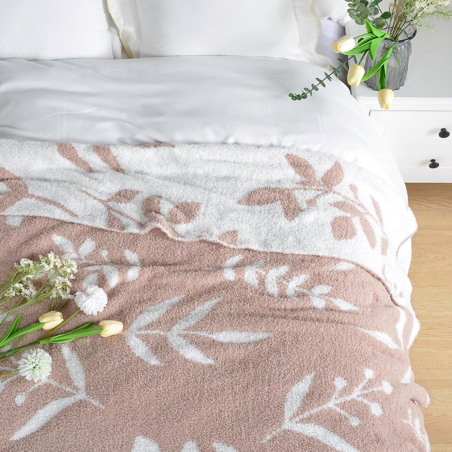 Leaf Pattern Throw Blanket Soft Cozy Spring Blanket for Bed, Couch, Sofa Lightweight Breathable Stylish Seasonal Home Decor Blanket Dusty Rose 50x60 Inches