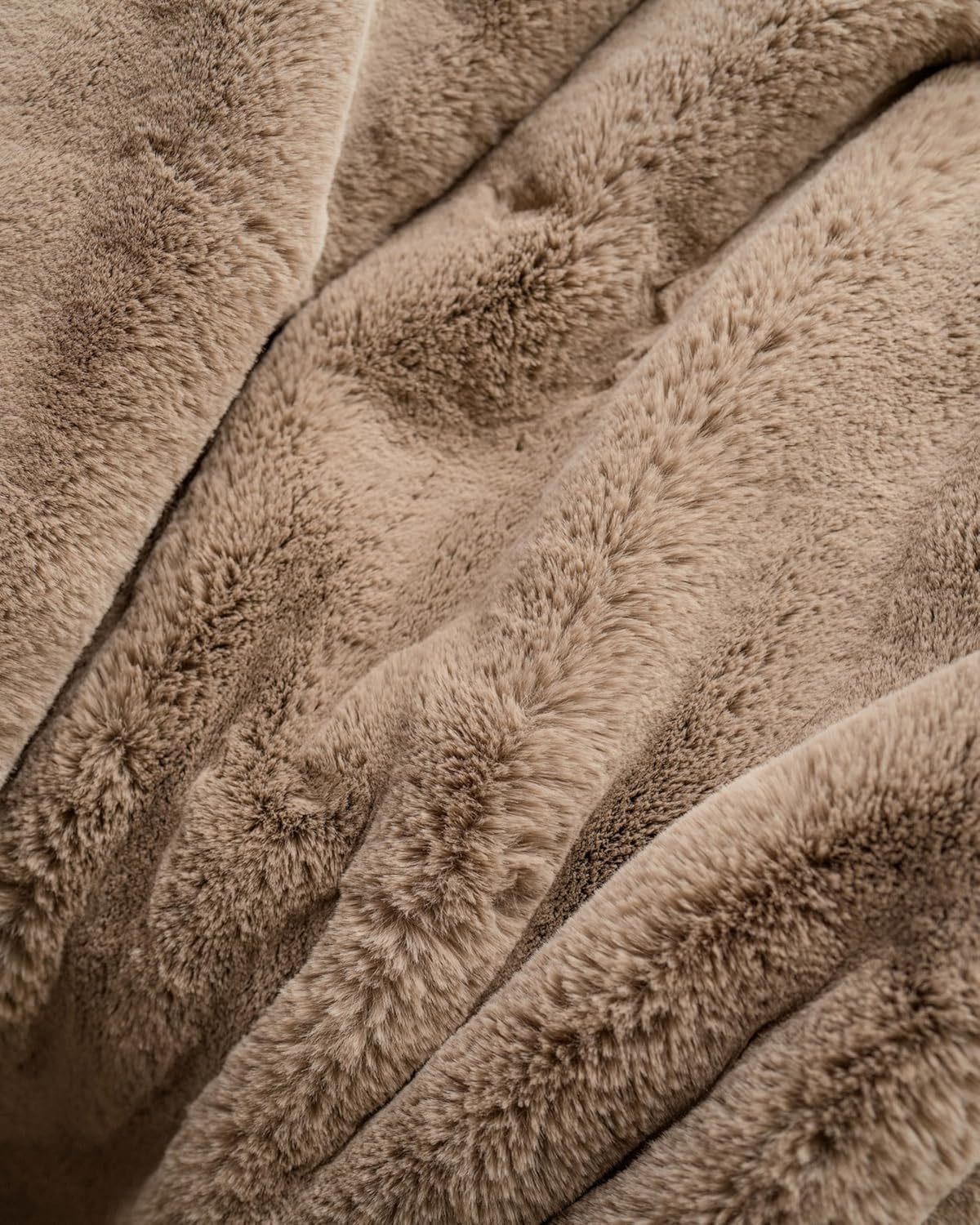 Cozy Earth Cuddle Blanket - Faux Fur Ultra-Soft Luxury Throw Blanket - Thick & Cozy Oversized Design for Lounging or Sharing - Machine Washable - Throw 60" x 50" Walnut