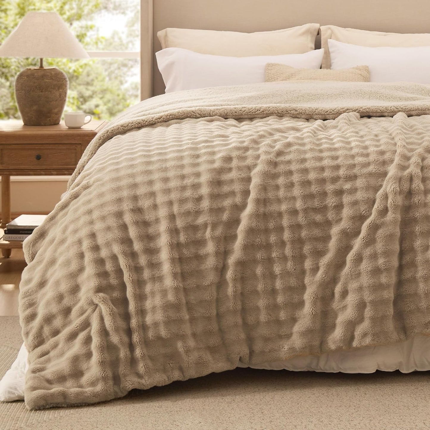 Bedsure Bubble Sherpa Blanket Queen Size for Bed - Fuzzy Fleece Thick Warm Blanket for Winter, GentleSoft Cozy Plush Throw Gift for Women, Room Decor, Beige, 90x90 Inches