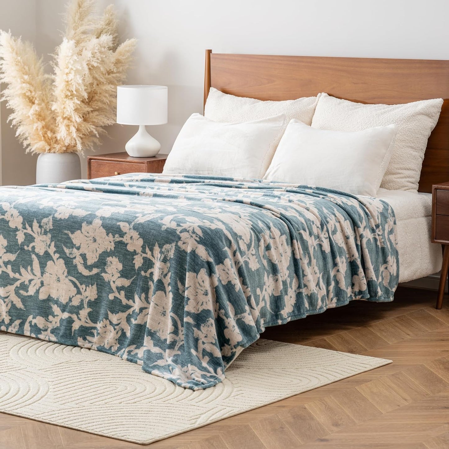Luxury Printed Fleece Warm Blanket, Soft Lightweight Velvety Plush Throw for Couch and Bed, Cozy Comfy for All Seasons(Blue Floral Silhouette, 70×90 Inches)