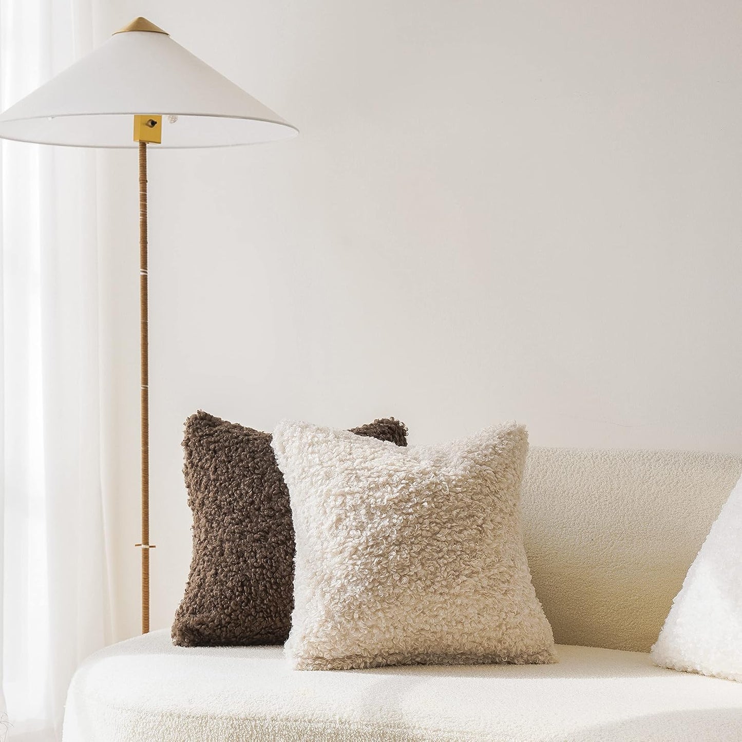 Foindtower 2 Pieces 22x22 Inch Neutral Cream, Faux Fur Throw Pillow Cover Accent Sherpa Pillow Fuzzy Soft Pillowcases Sheepskin Decorative Fleece Cushion Case for Bed Couch Living Room