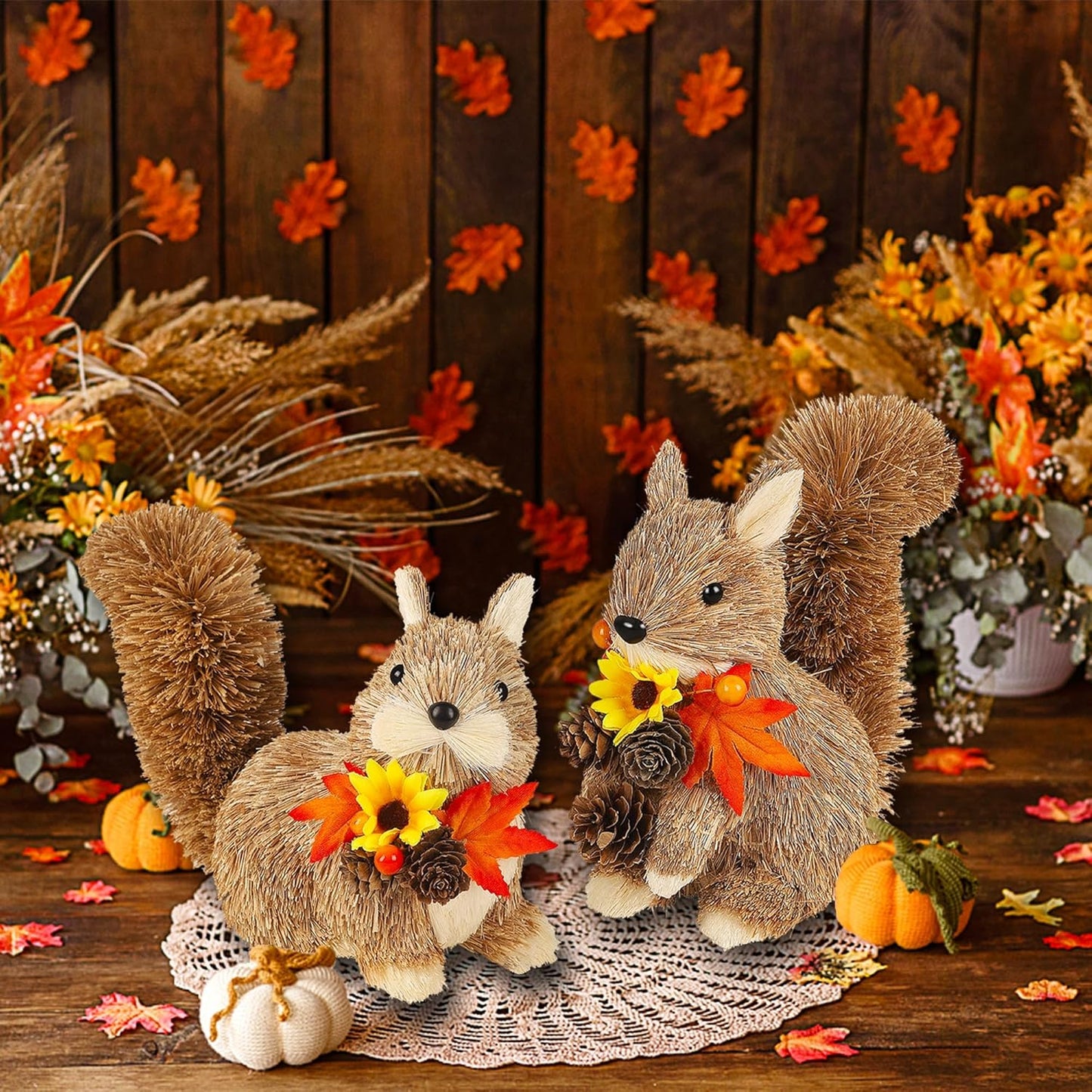 Lulu Home 2 Packs Squirrel Figurines, Handmade Straw-Woven Sitting Squirrel Tabletop Ornaments with Maple Leaves Pine Cones for Thanksgiving Day Fall Harvest Indoor Home Decor