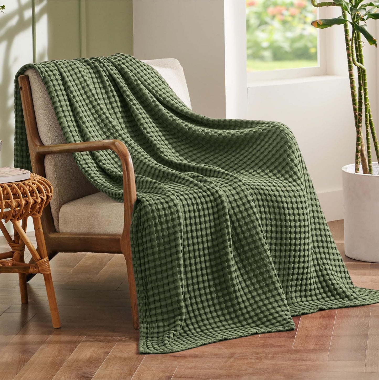 Bedsure Cooling Cotton Waffle Twin XL Blanket - Lightweight Breathable Blanket of Rayon Derived from Bamboo for Hot Sleepers, Luxury Throws for Bed, Couch and Sofa, Green, 66x90 Inches