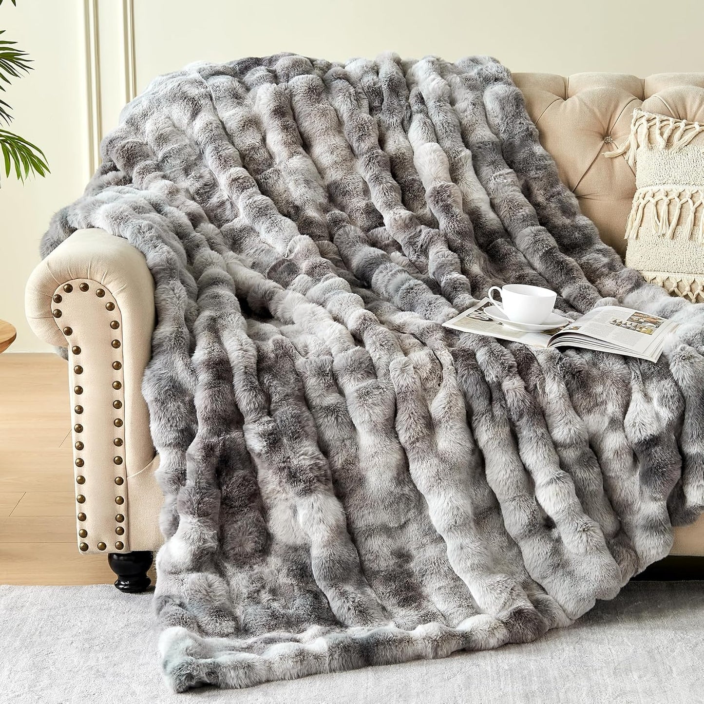 Luxury 1000GSM Faux Rabbit Fur Throw Blanket, Super Heavy Warm Cozy Blankets for Couch Bed Sofa, Bubble Plush Fuzzy Elegant Soft Reversible Mink Blanket for Living Room Bedroom, Tie-dye Grey